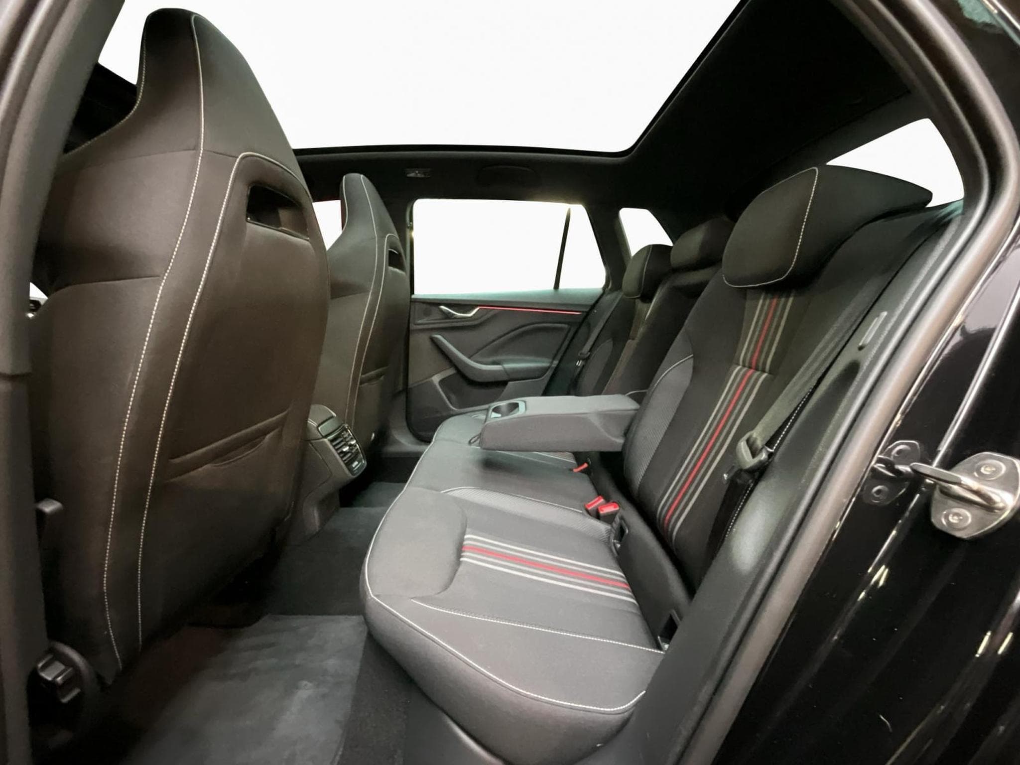 Skoda Kamiq Monte-Carlo+DSG+P.Drive+Led+Navi+DAB+Pano (2025) - Photo 16