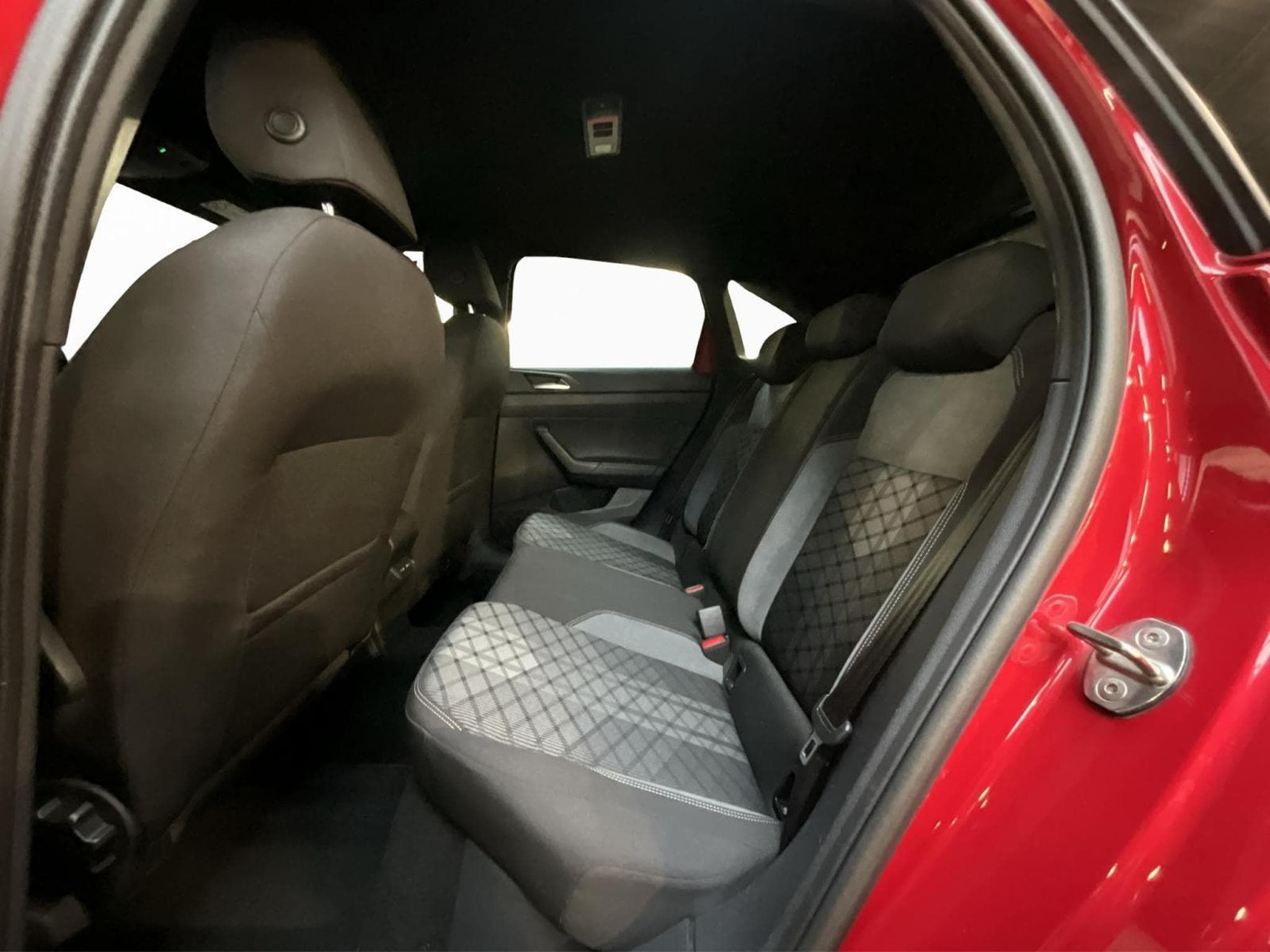 VW Taigo R-Line+DSG+P.Technik+Matrix-LED+IQ-Drive (2022) - Foto 15