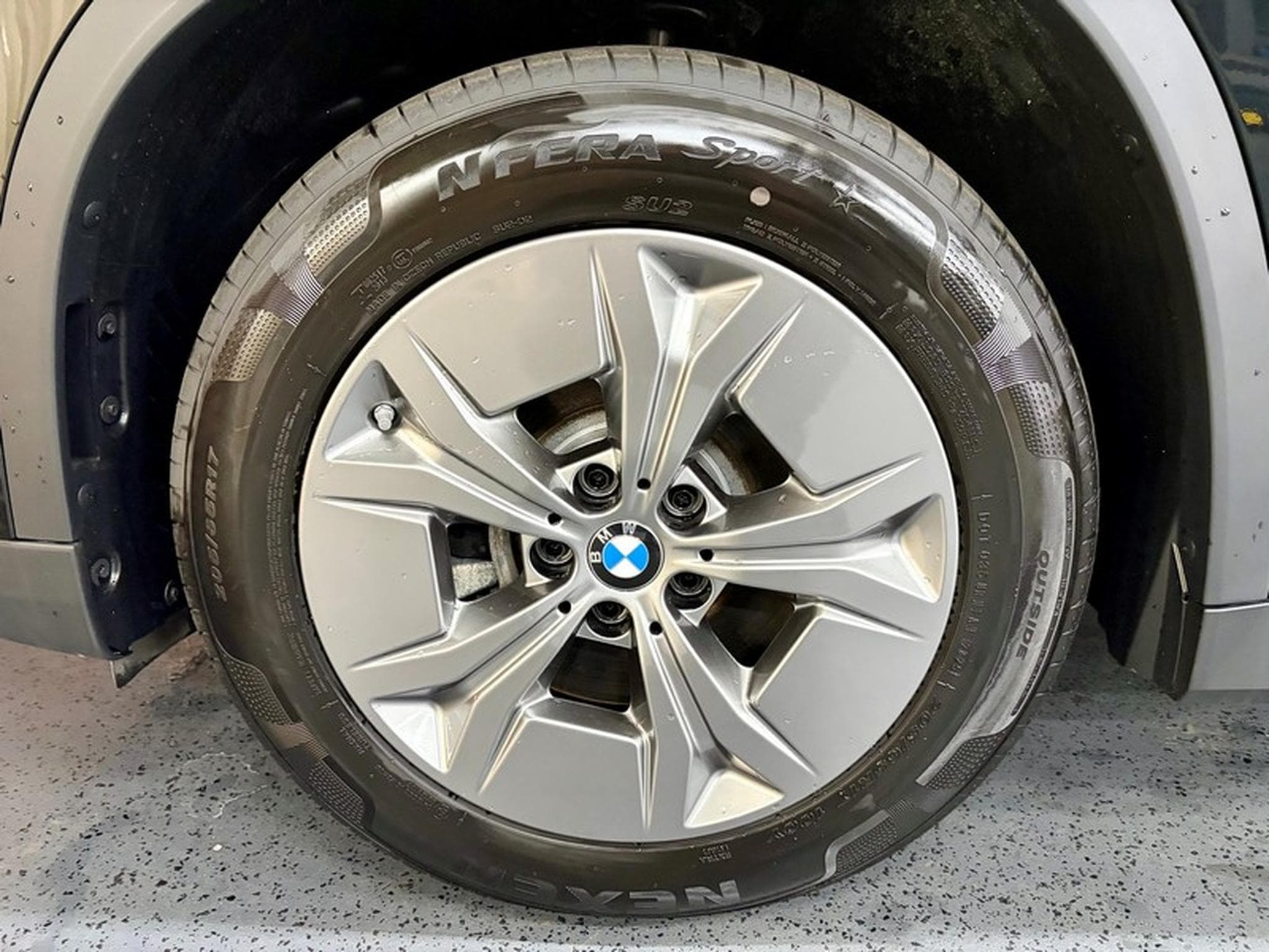 BMW iX1 iX1 306cv xDrive30 4x4/SiègCh/Navig/LED/ALU17 (2026) - Foto 3