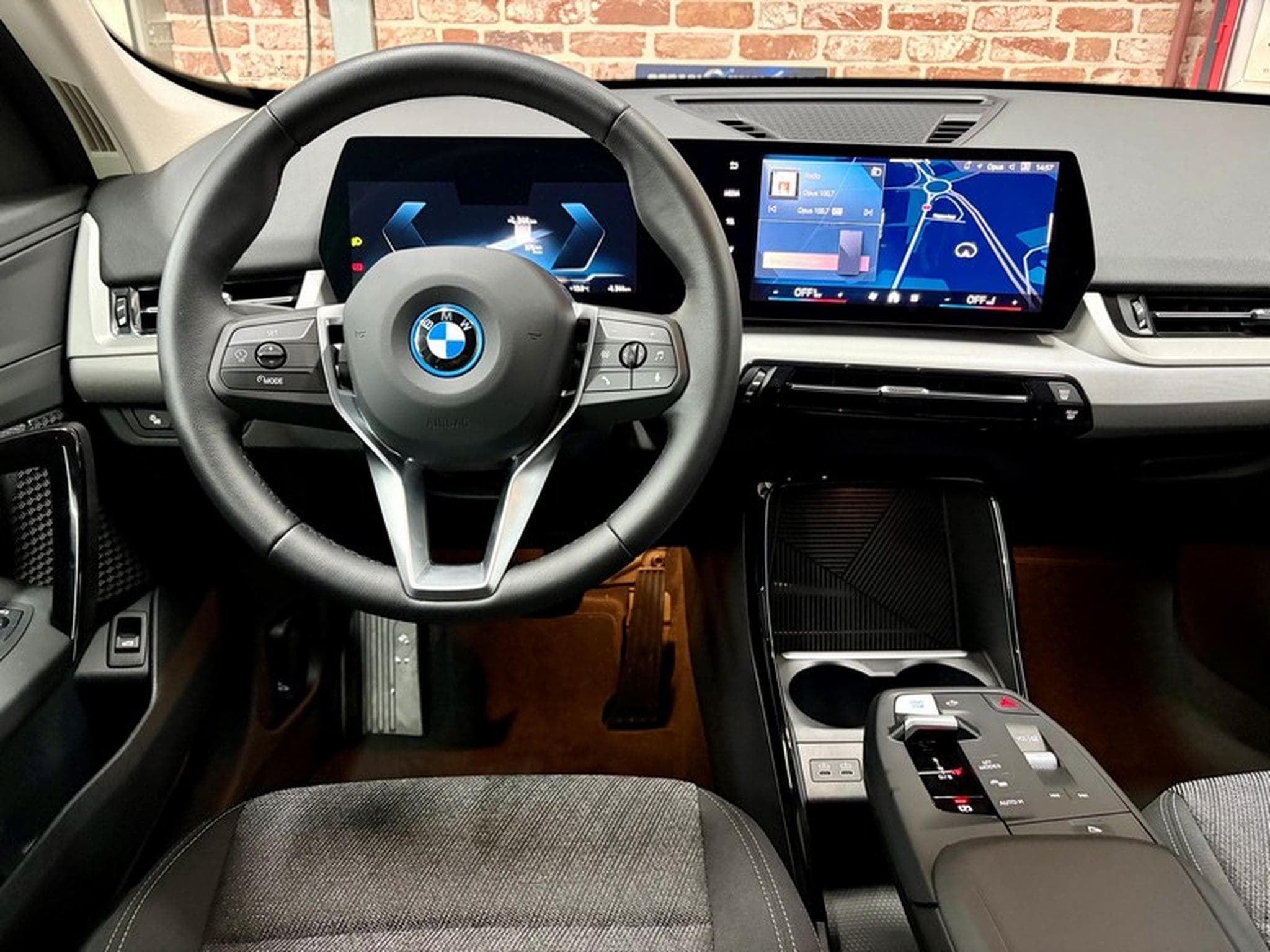 BMW iX1 iX1 306cv xDrive30 4x4/SiègCh/Navig/LED/ALU17 (2026) - Foto 4