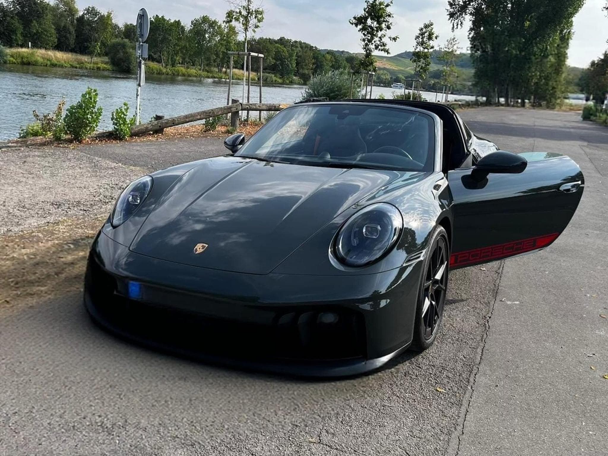 Porsche 911 Targa 4 GTS 992.2 (2001) - Photo 4