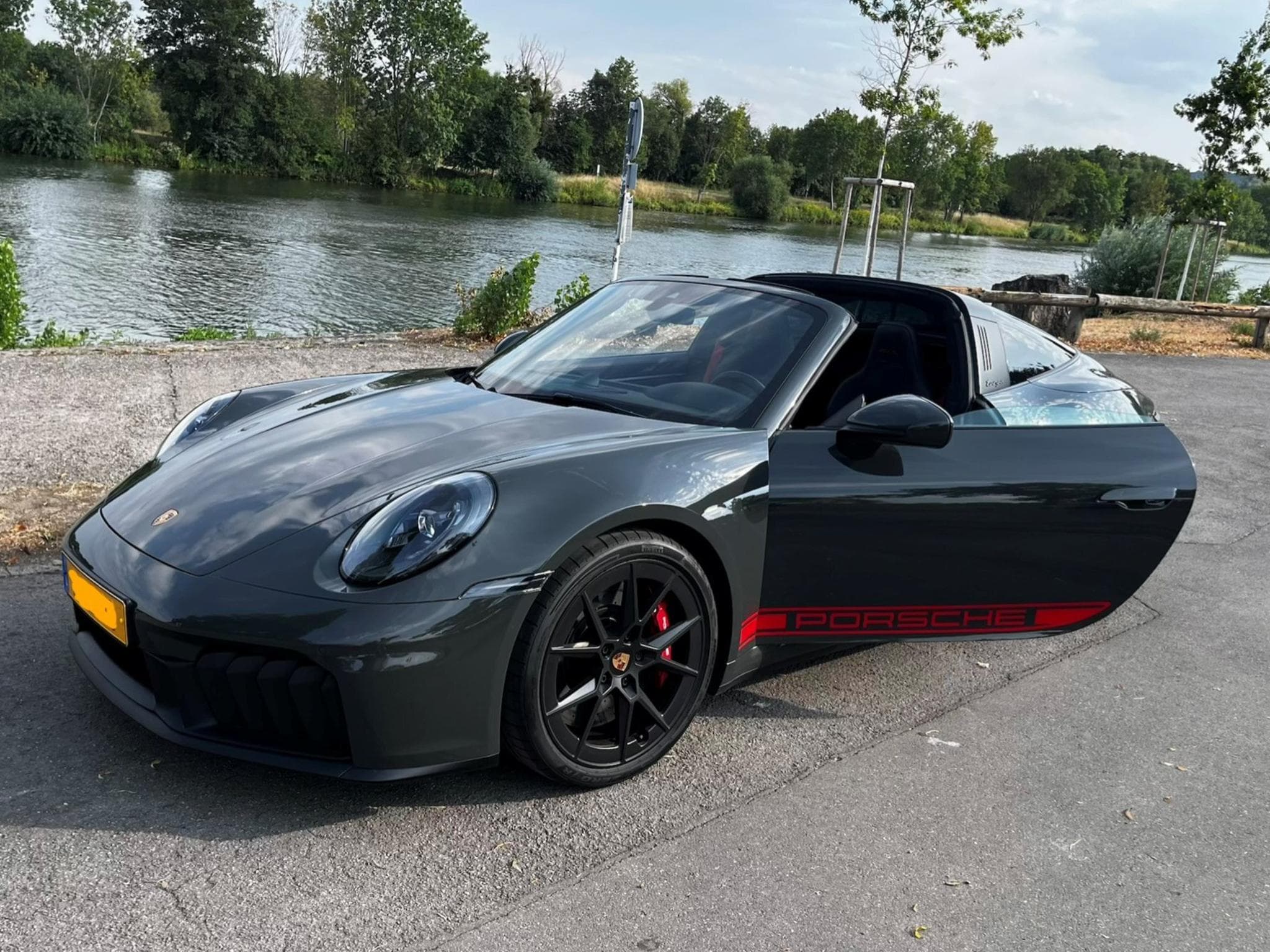 Porsche 911 Targa 4 GTS 992.2 (2001) - Photo 8