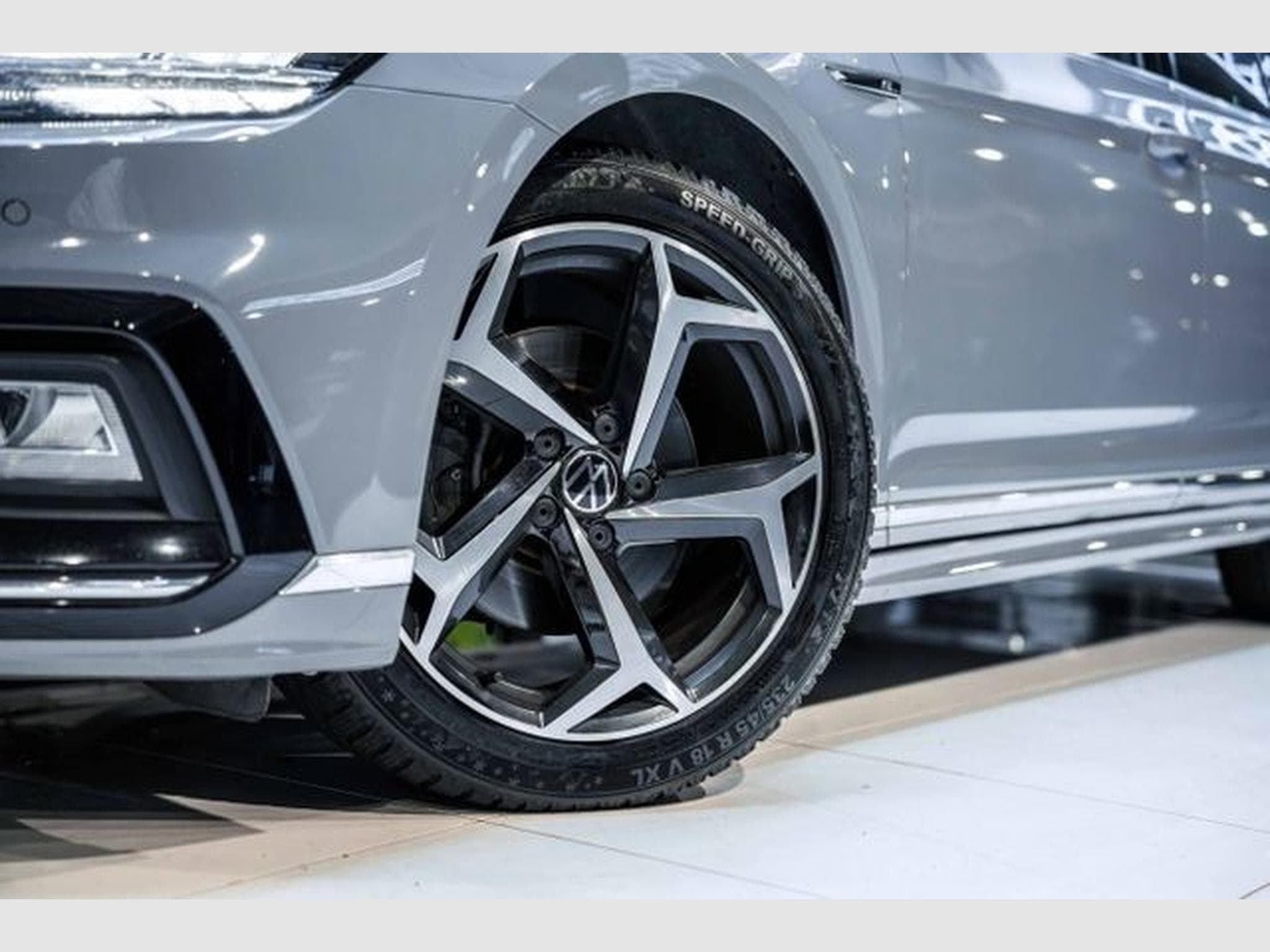 VW Passat Passat Variant 2.0 TDI DSG 3xR-Line NAVI LED RFK (2022) - Foto 3