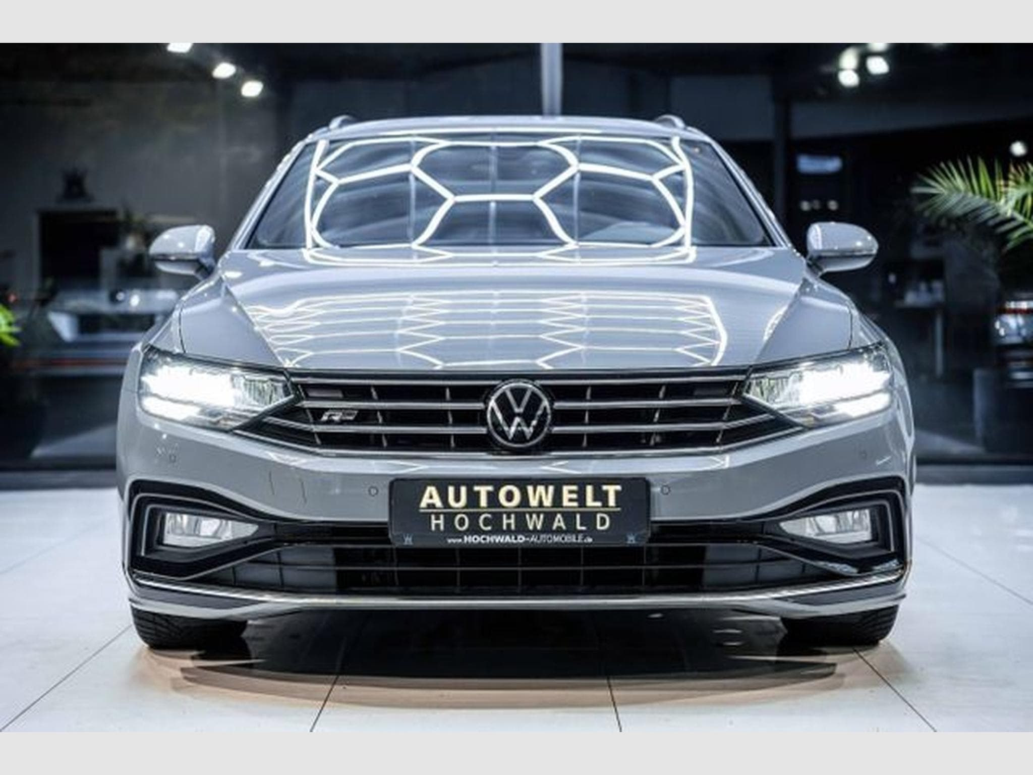 VW Passat Passat Variant 2.0 TDI DSG 3xR-Line NAVI LED RFK (2022) - Foto 6