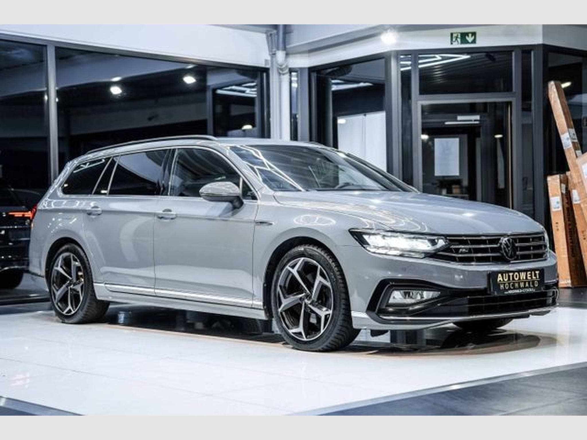 VW Passat Passat Variant 2.0 TDI DSG 3xR-Line NAVI LED RFK (2022) - Foto 7