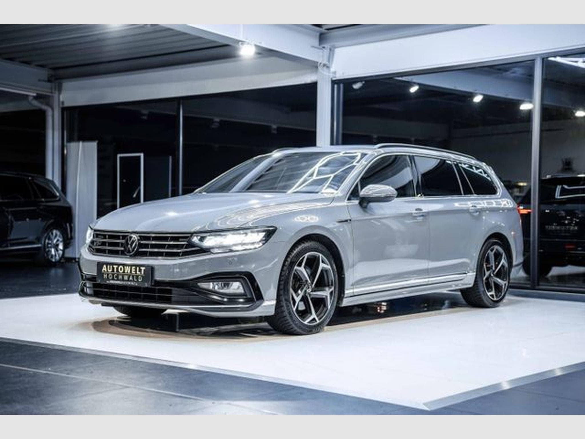 VW Passat Passat Variant 2.0 TDI DSG 3xR-Line NAVI LED RFK (2022) - Foto 5