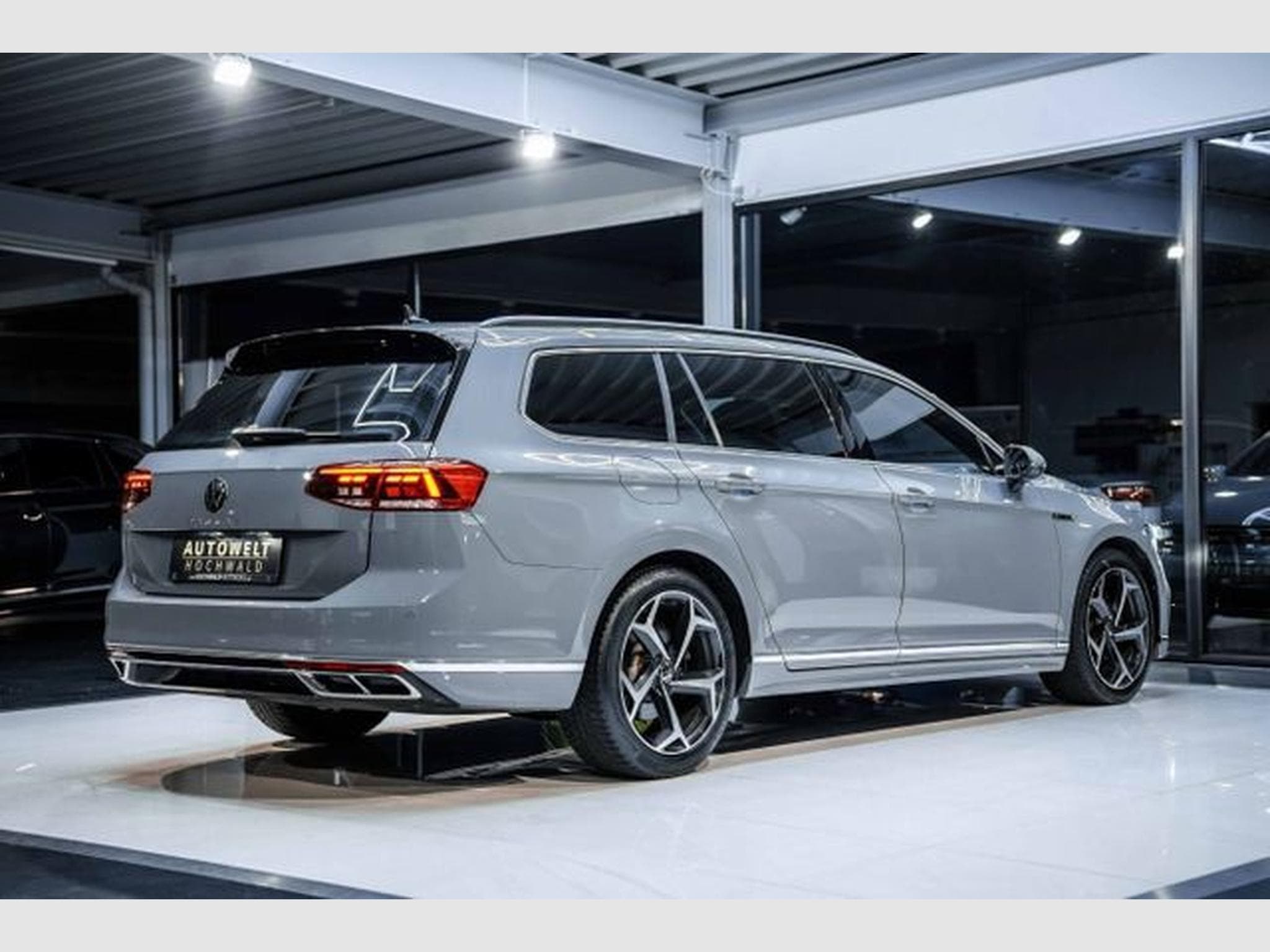 VW Passat Passat Variant 2.0 TDI DSG 3xR-Line NAVI LED RFK (2022) - Foto 14