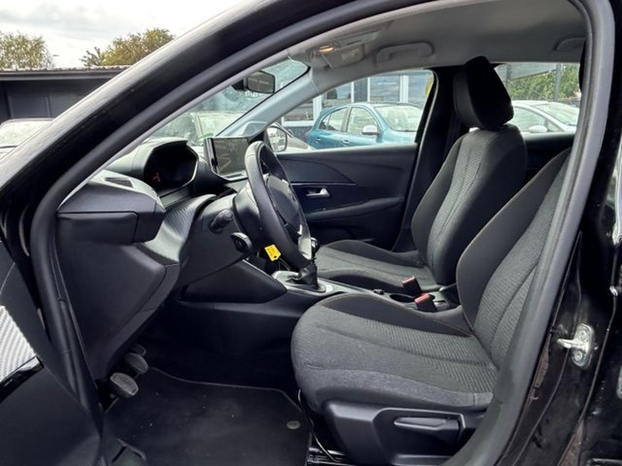 Peugeot 208 208 Style *Seitenschaden* (2025) - Photo 8