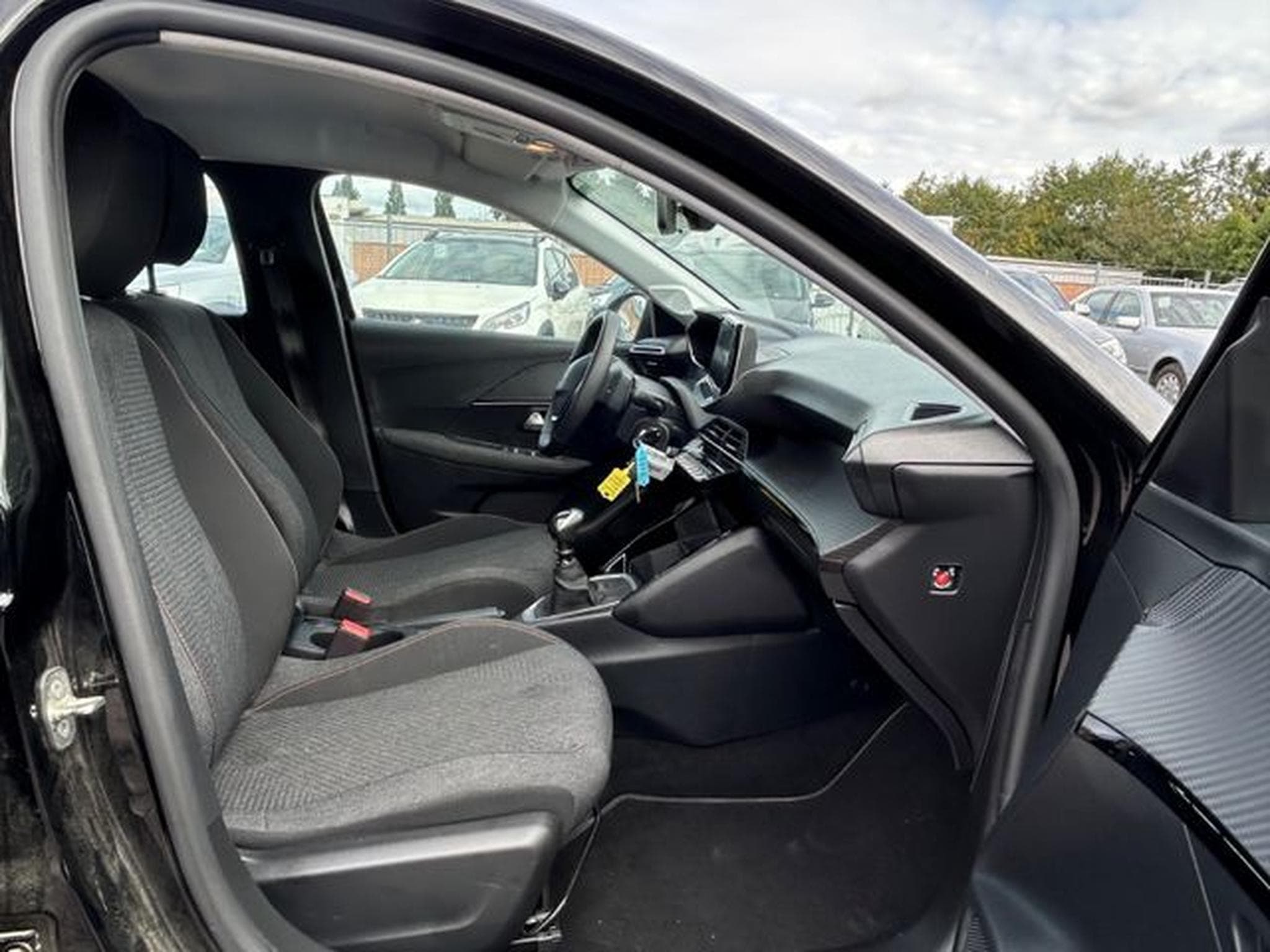 Peugeot 208 208 Style *Seitenschaden* (2025) - Photo 10