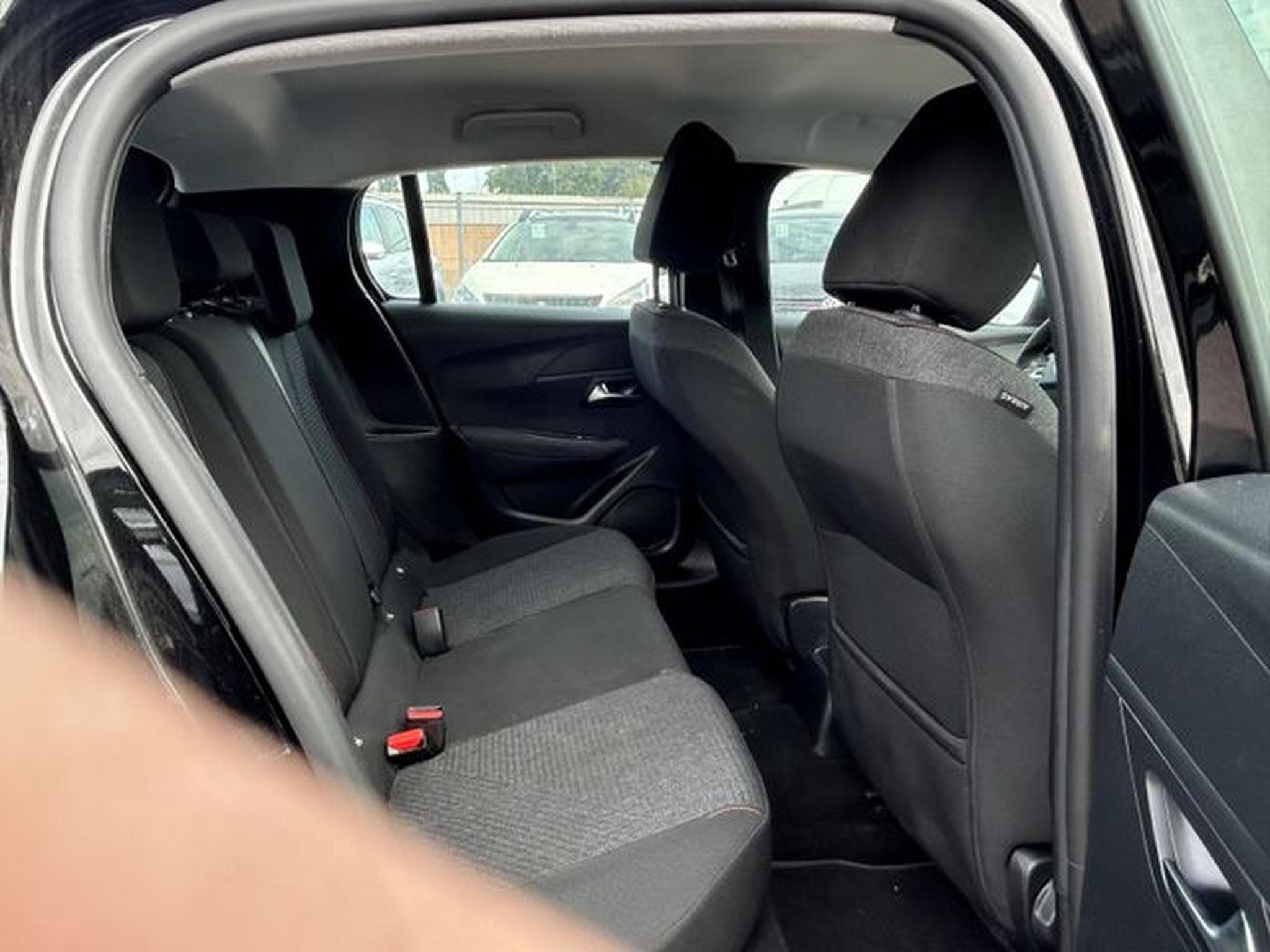 Peugeot 208 208 Style *Seitenschaden* (2025) - Photo 11
