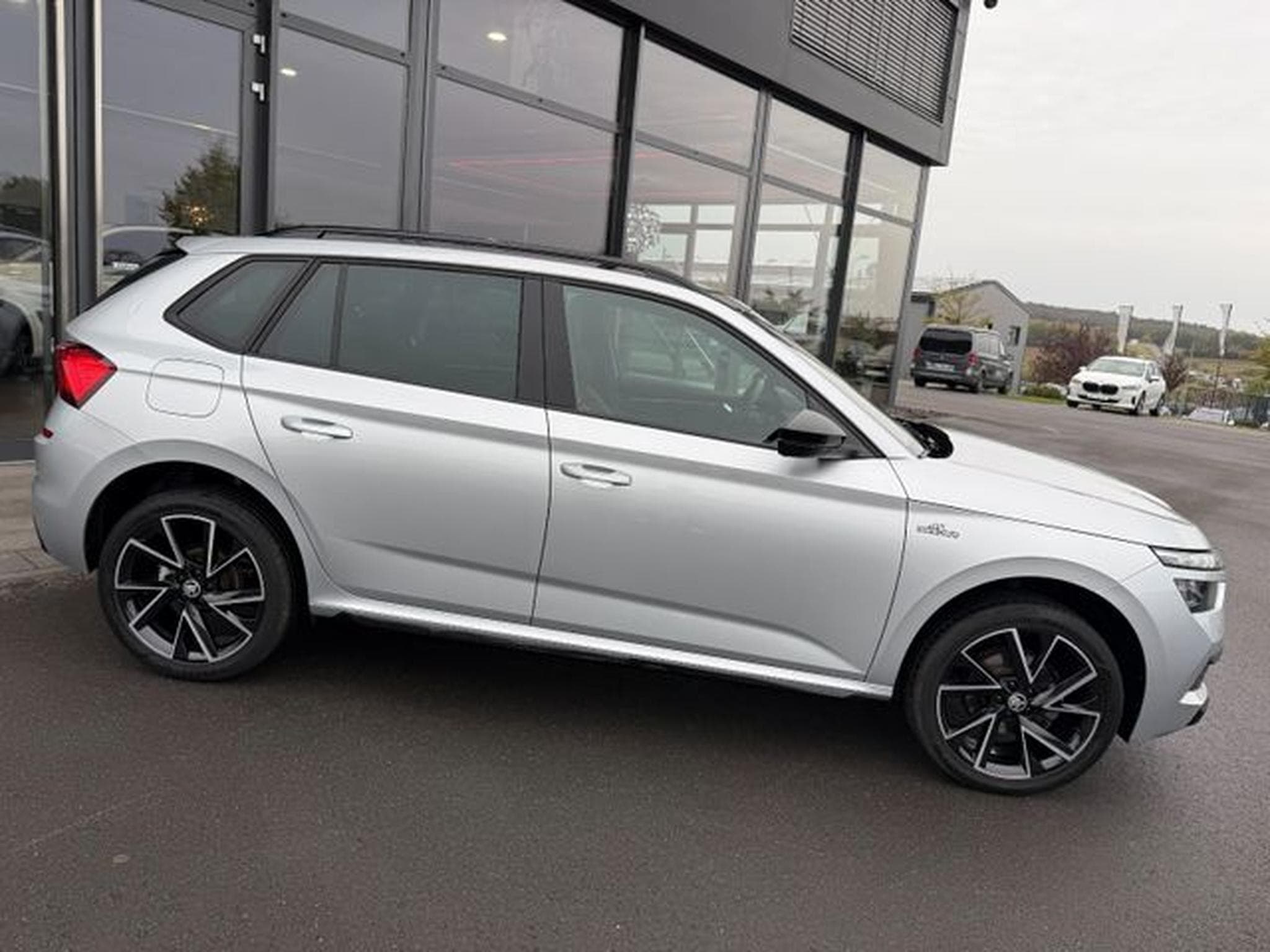 Skoda Kamiq Kamiq 1.5TSI Monte Carlo Pano 18" Navi AHK ACC (2023) - Foto 4