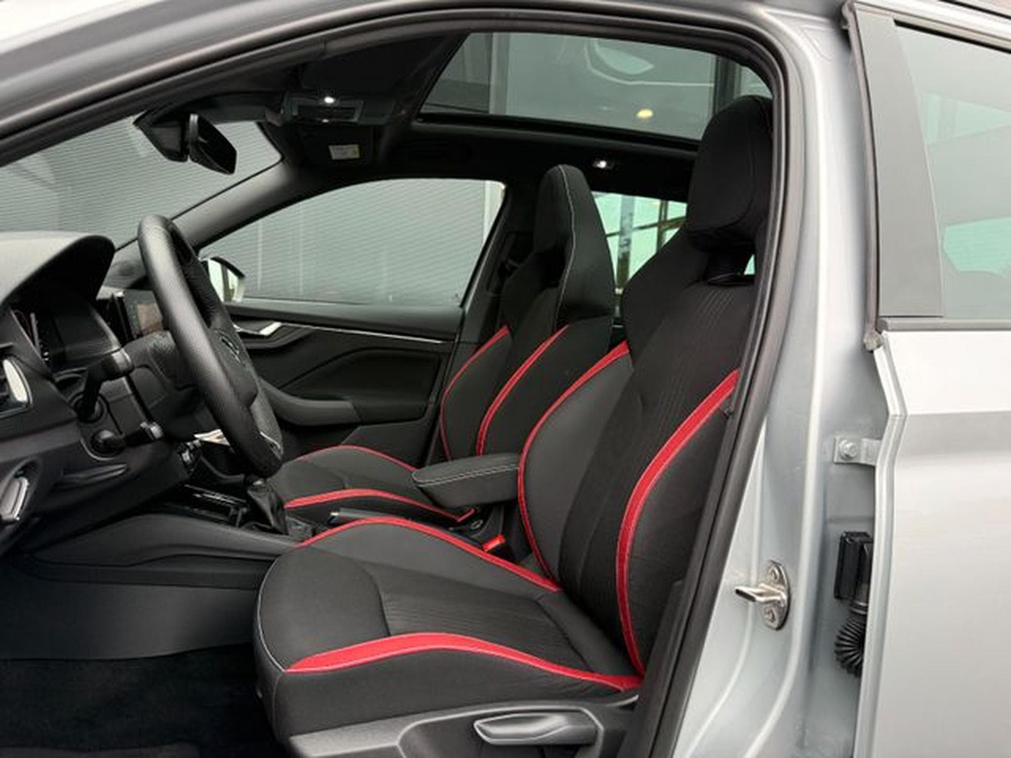 Skoda Kamiq Kamiq 1.5TSI Monte Carlo Pano 18" Navi AHK ACC (2023) - Foto 9
