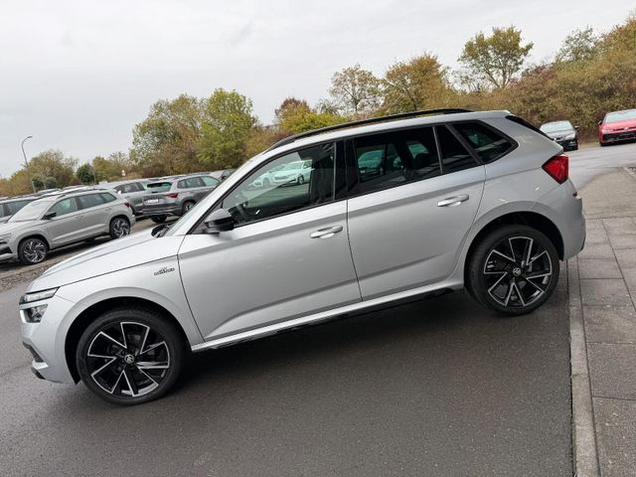 Skoda Kamiq Kamiq 1.5TSI Monte Carlo Pano 18" Navi AHK ACC (2023) - Foto 8