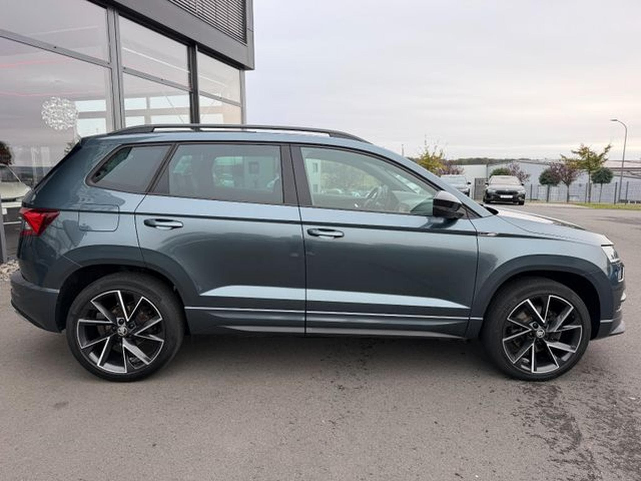Skoda Karoq Karoq 2,0TDi Sportline 4x4 Leder AHK Standhz ACC (2020) - Foto 5