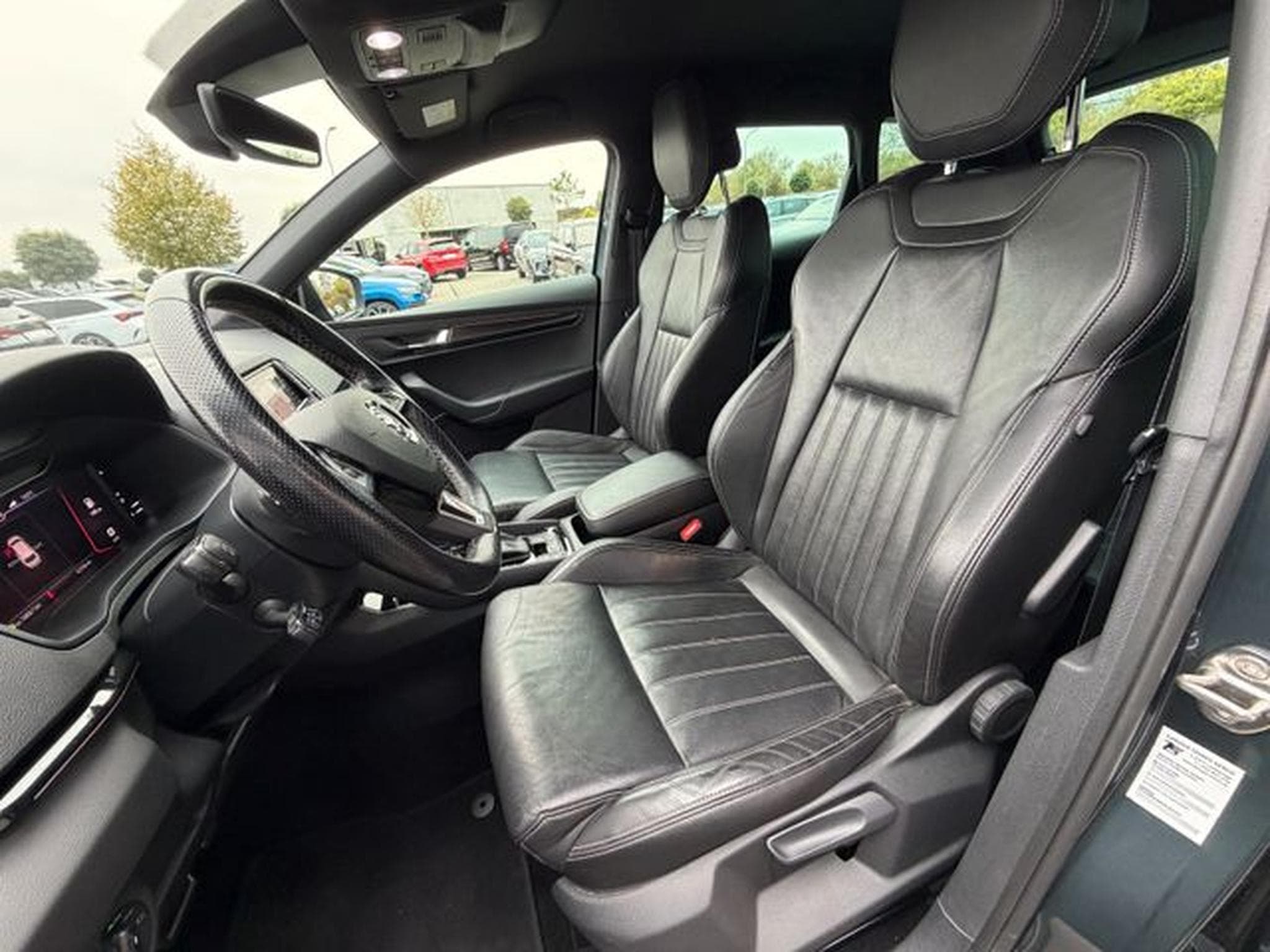 Skoda Karoq Karoq 2,0TDi Sportline 4x4 Leder AHK Standhz ACC (2020) - Foto 10