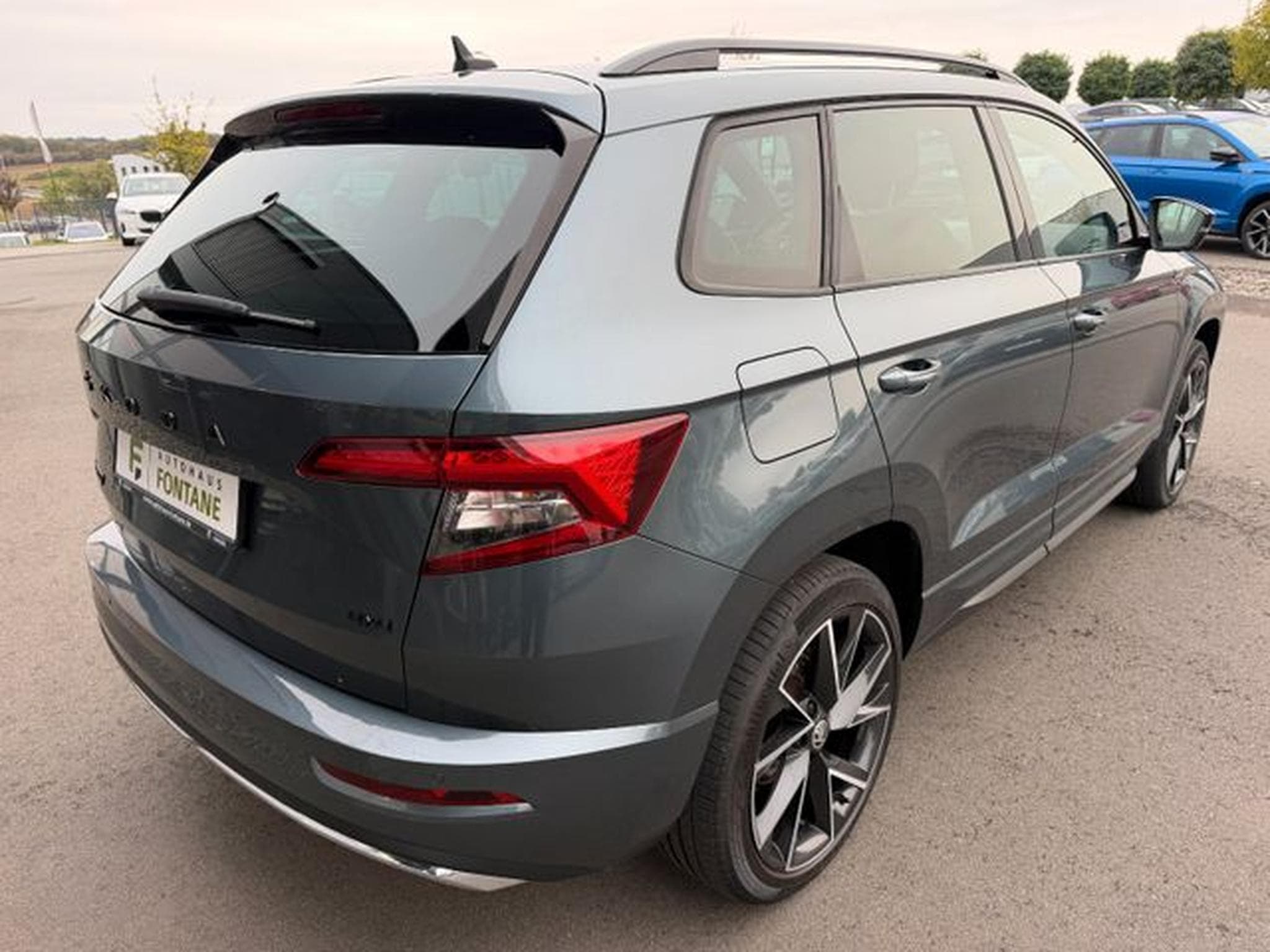 Skoda Karoq Karoq 2,0TDi Sportline 4x4 Leder AHK Standhz ACC (2020) - Foto 6