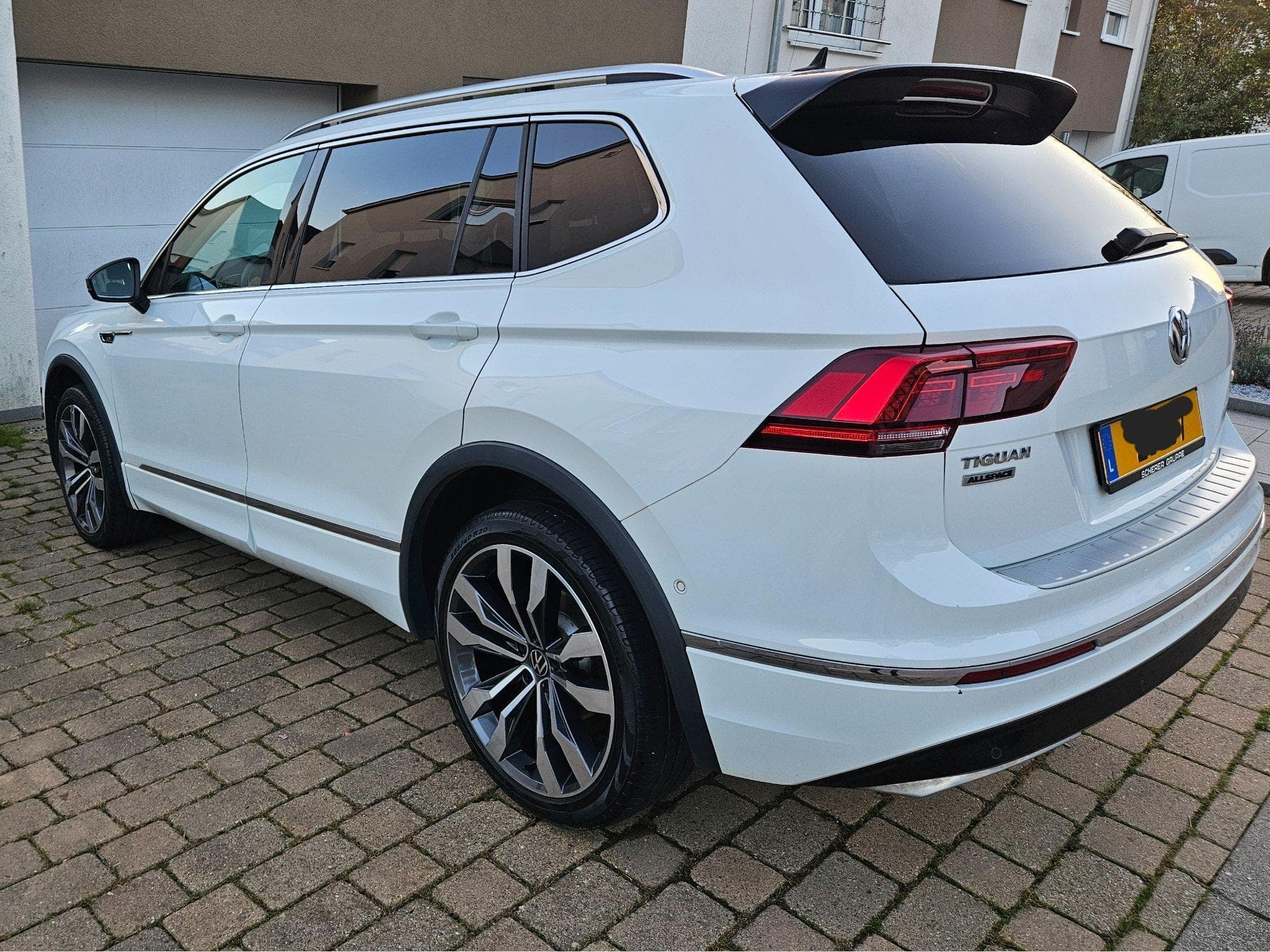 VW Tiguan Allspace Highline 2.0 TDI 4Motion R-Line (2021) - Photo 2