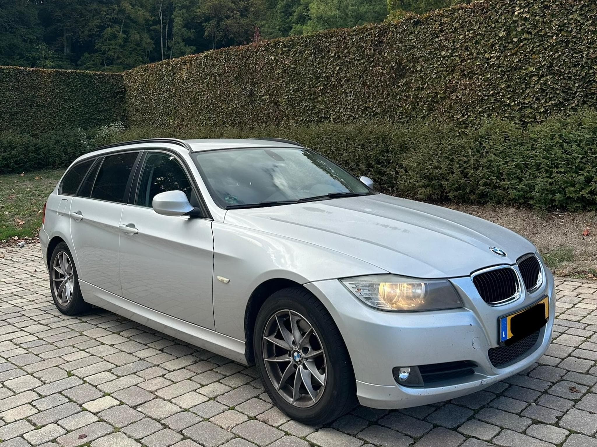 BMW 320 Touring LCI (2011) - Photo 2