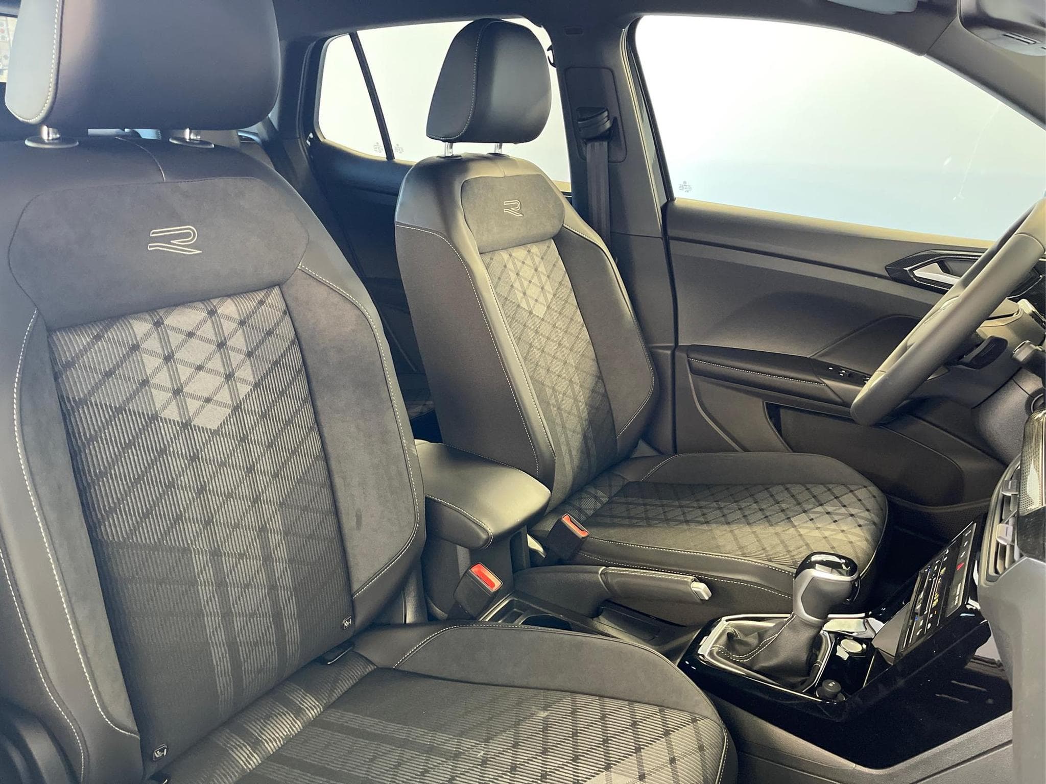 VW T-Cross R-Line (2026) - Foto 13