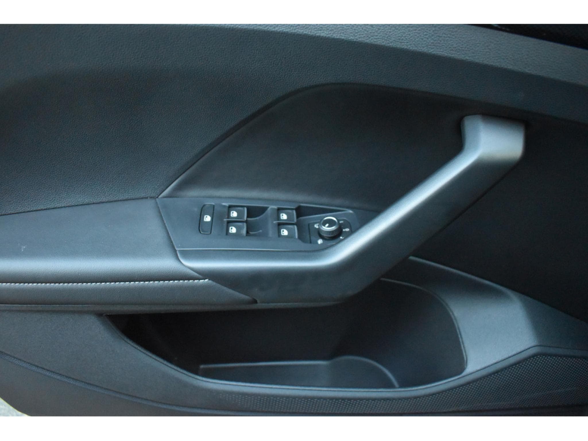 VW T-Cross R-Line 1,5 TSI 150 DSG Matrix 18" AHK En Stock Neuf (2026) - Photo 13
