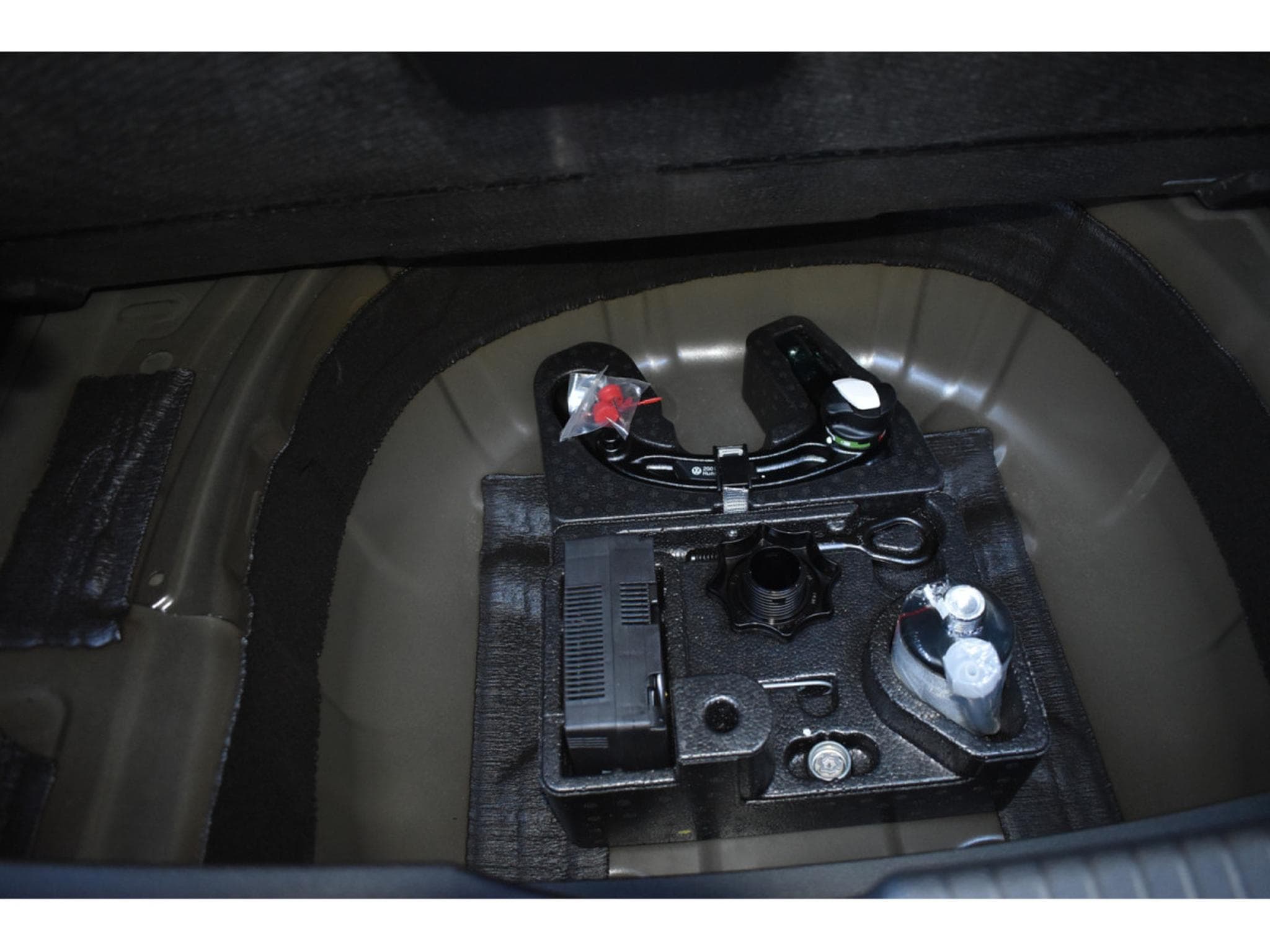 VW T-Cross R-Line 1,5 TSI 150 DSG Matrix 18" AHK En Stock Neuf (2026) - Photo 17