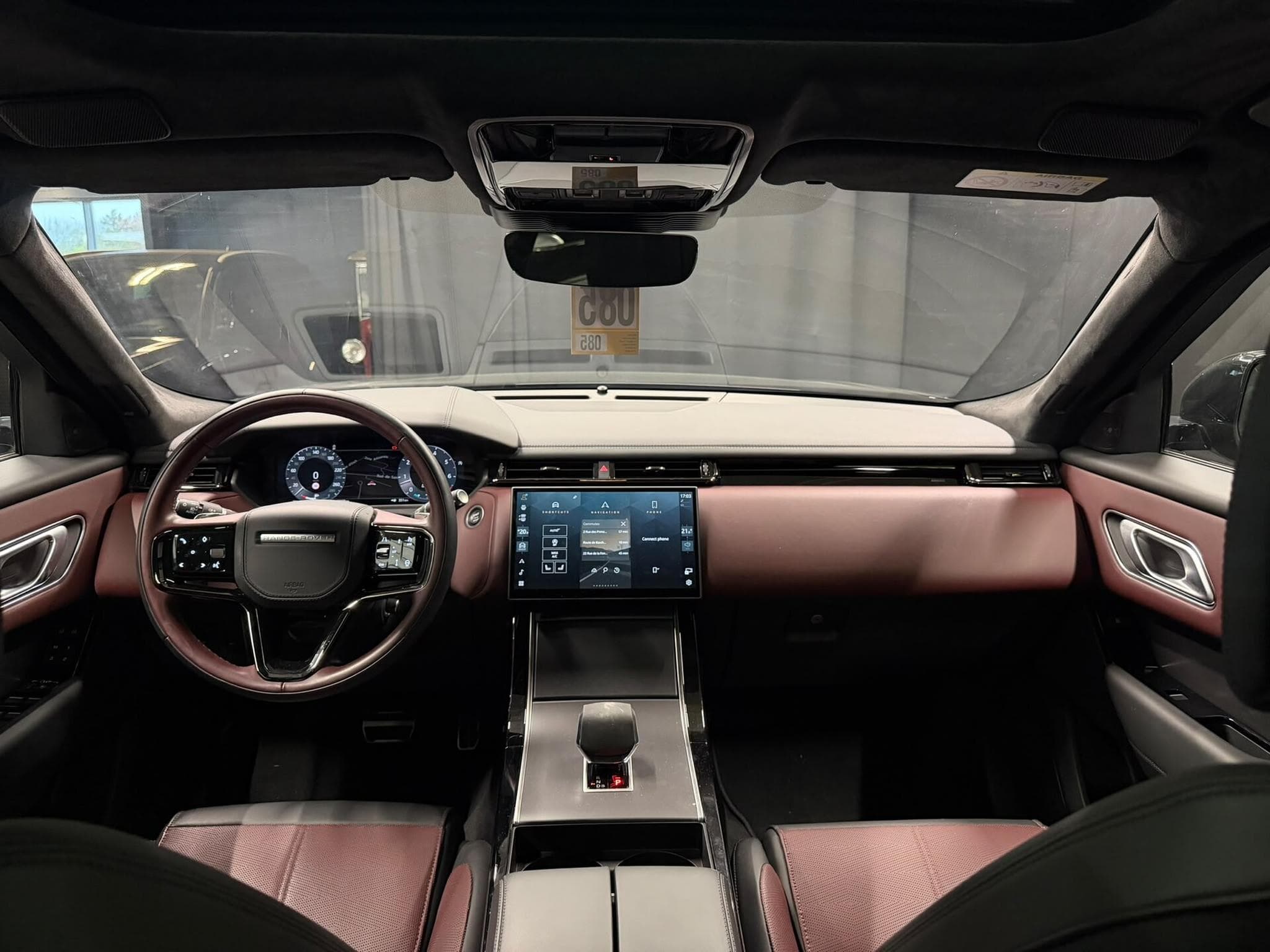 Land-Rover Range Rover Velar P400 Essence (2023) - Photo 2