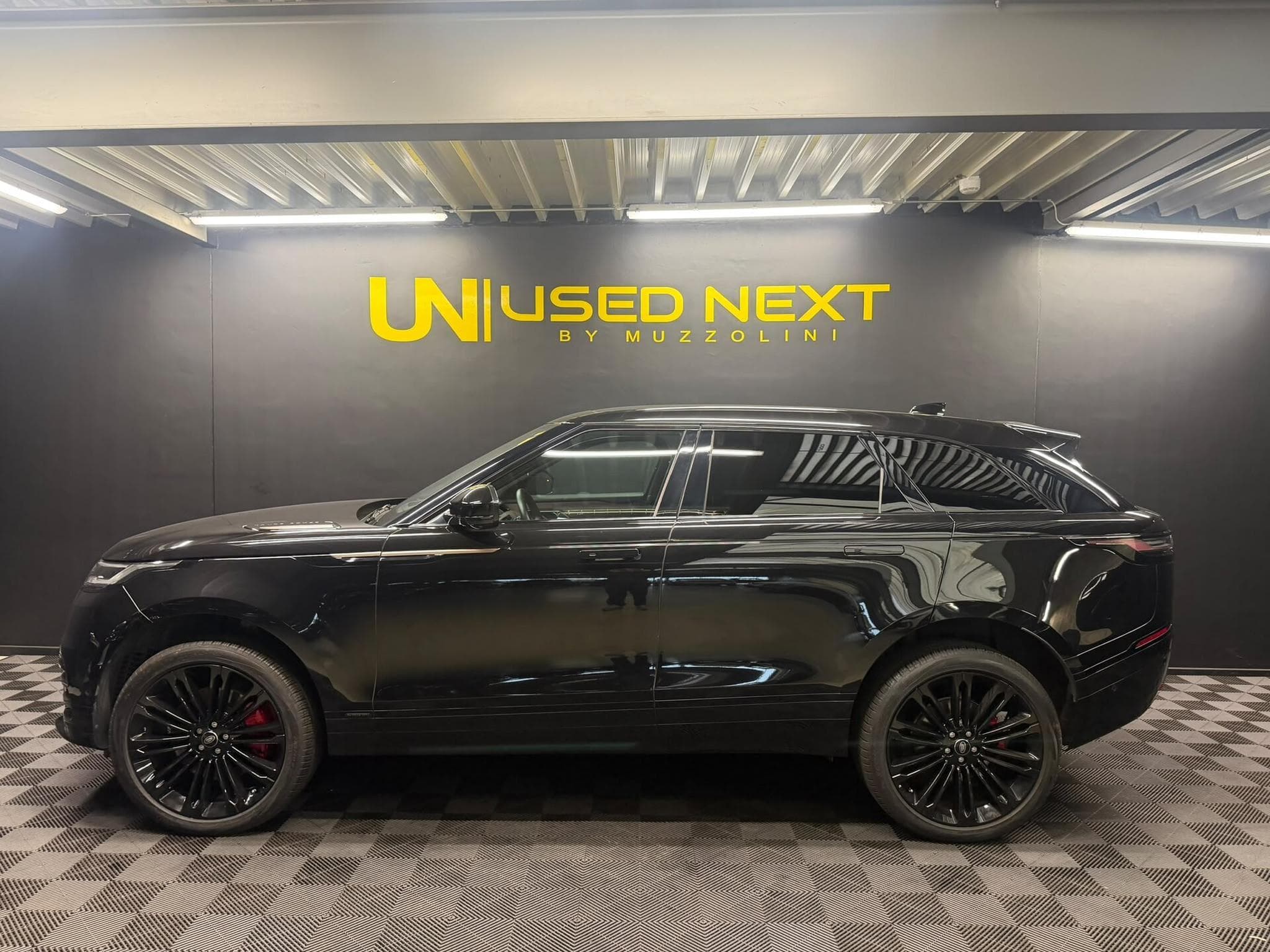 Land-Rover Range Rover Velar P400 Essence (2023) - Photo 5