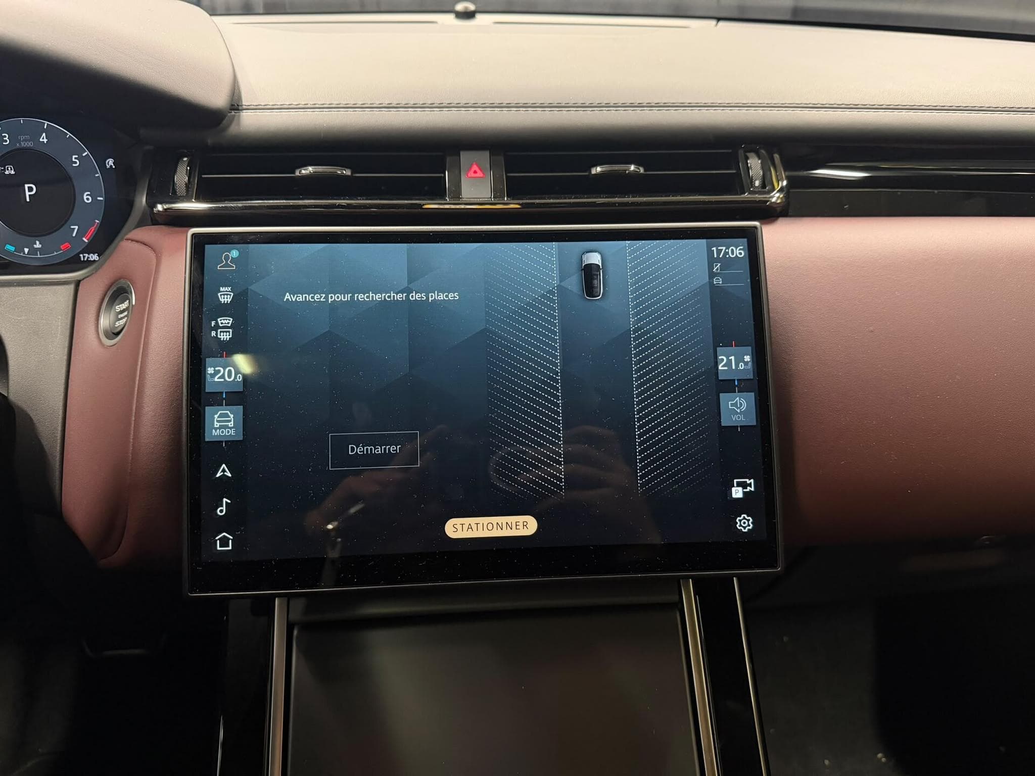 Land-Rover Range Rover Velar P400 Essence (2023) - Photo 10