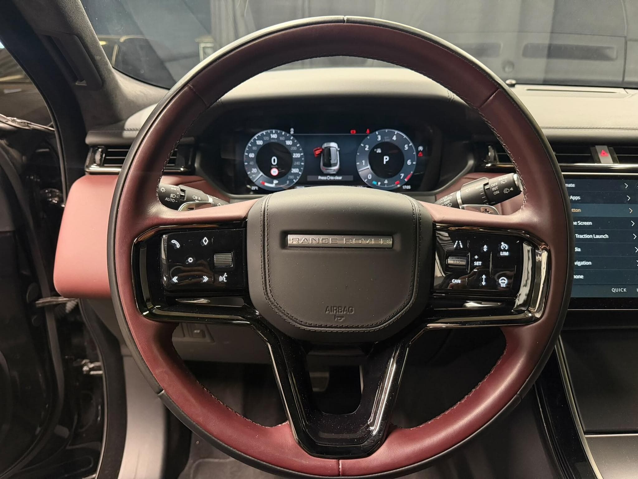 Land-Rover Range Rover Velar P400 Essence (2023) - Photo 8