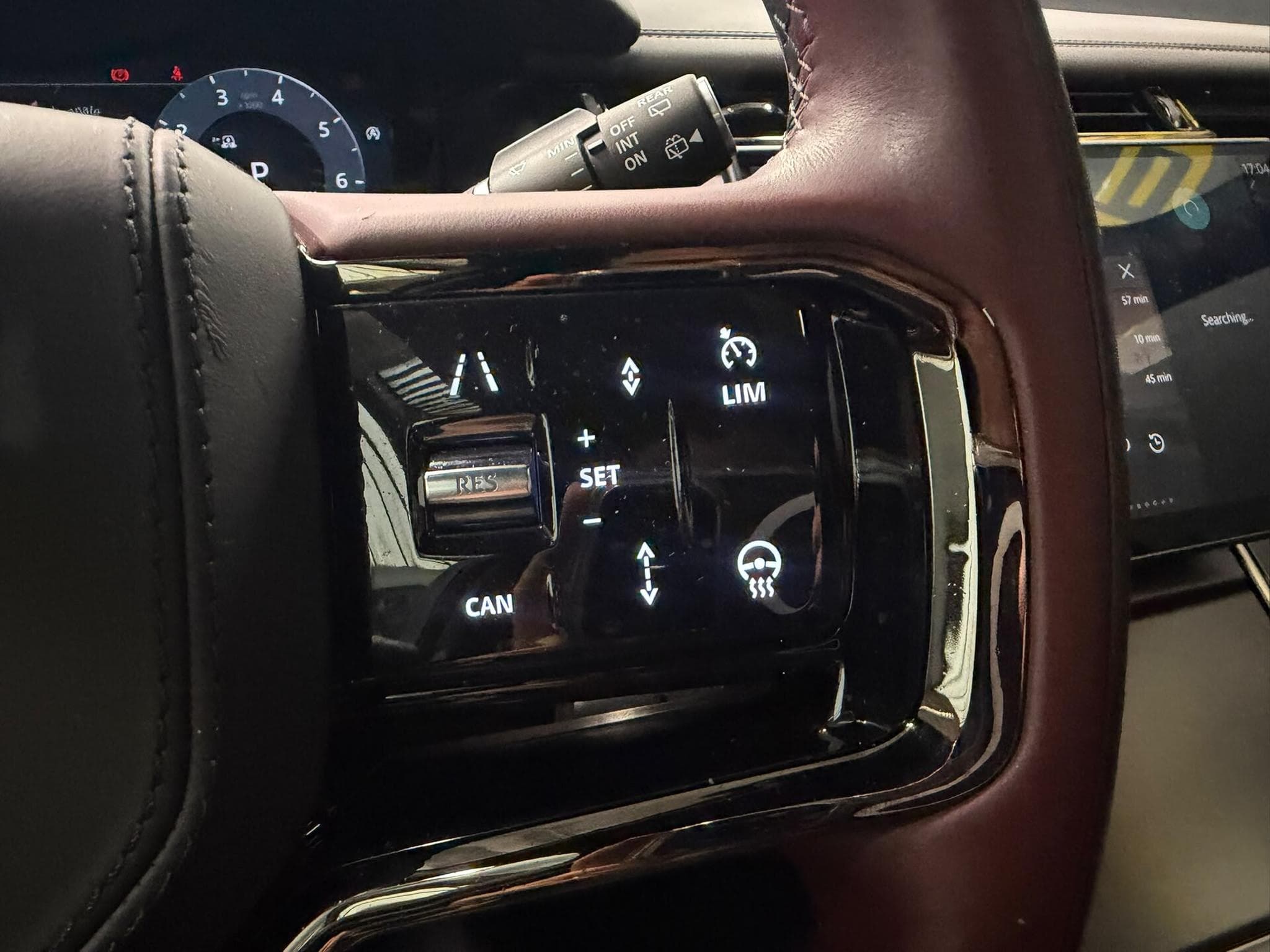 Land-Rover Range Rover Velar P400 Essence (2023) - Photo 14