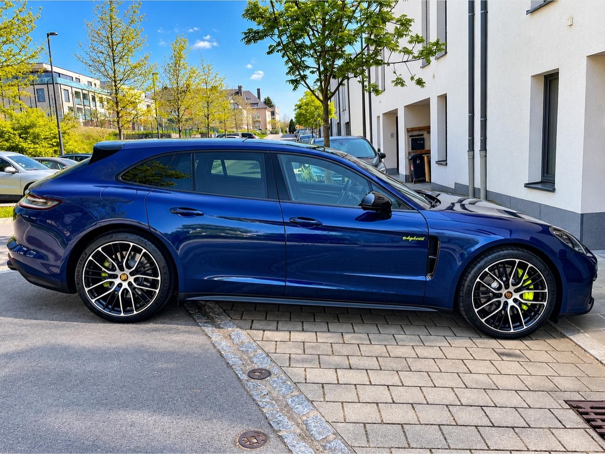 Porsche Panamera Sport Turismo 4 E-Hybrid Platinum Editio (2022) - Photo 2