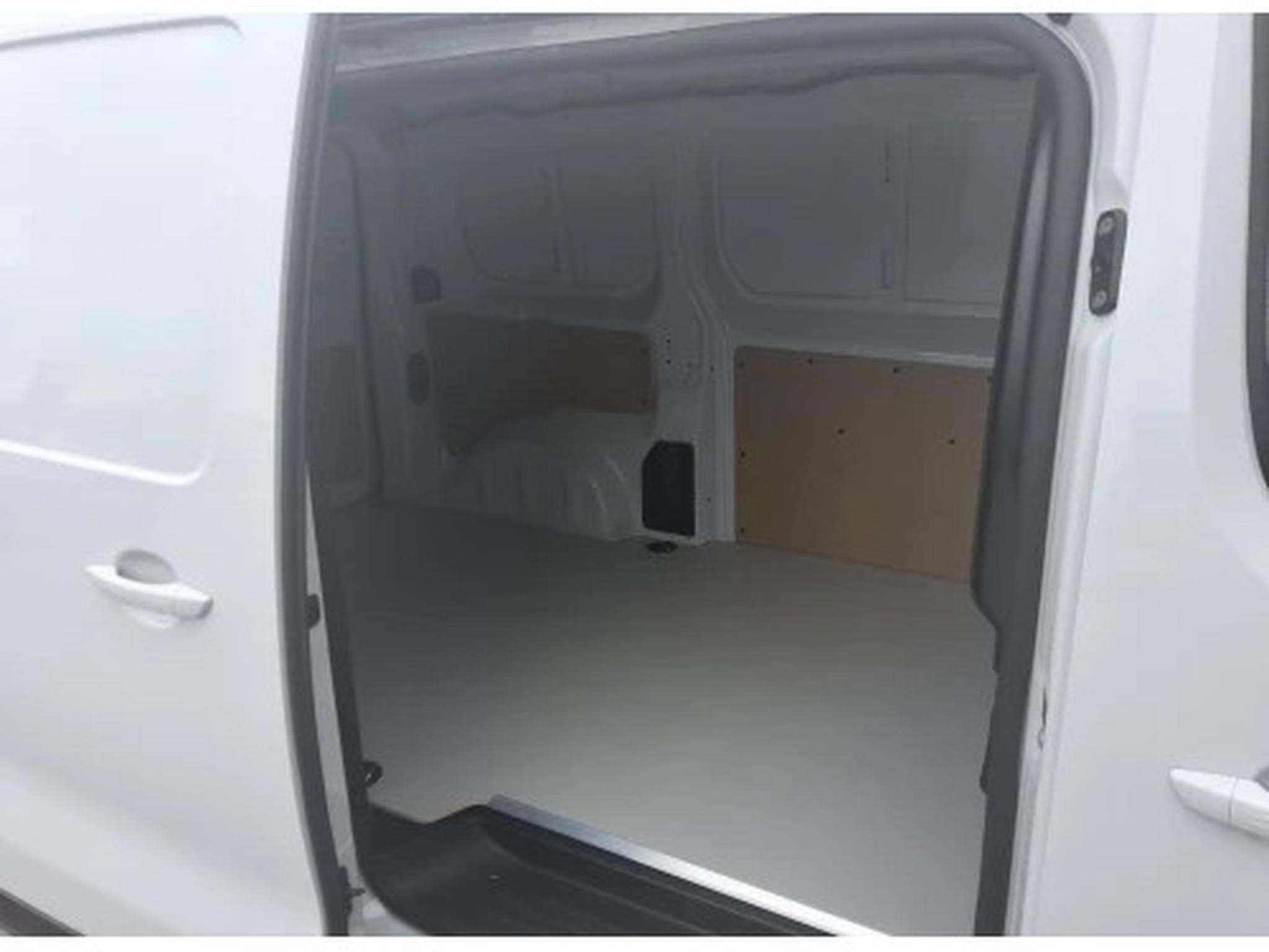 Citroën Jumpy 2.0 BlueHDI EAT8 180 M Confort (2026) - Foto 10