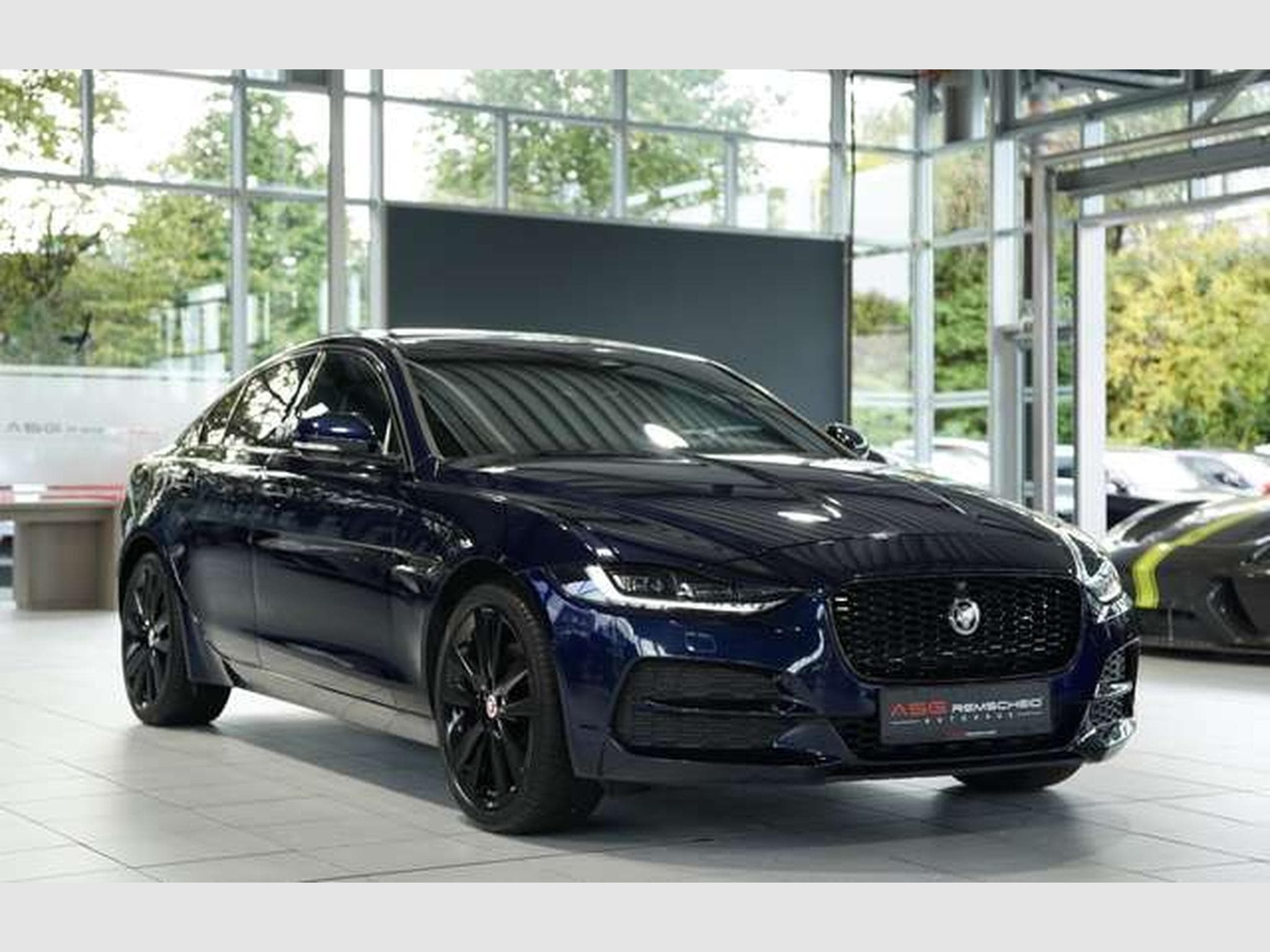 Jaguar XE HSE AWD *2.H *19 *Black-Pack *Matrix *Pano (2021) - Photo 4