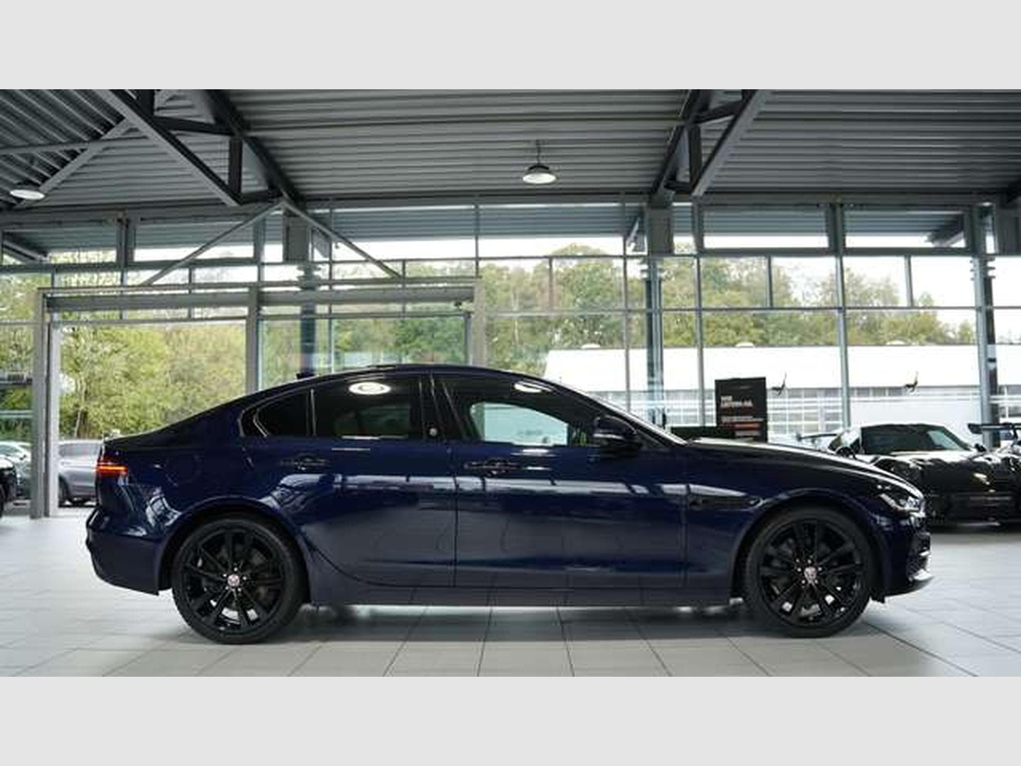 Jaguar XE HSE AWD *2.H *19 *Black-Pack *Matrix *Pano (2021) - Photo 6