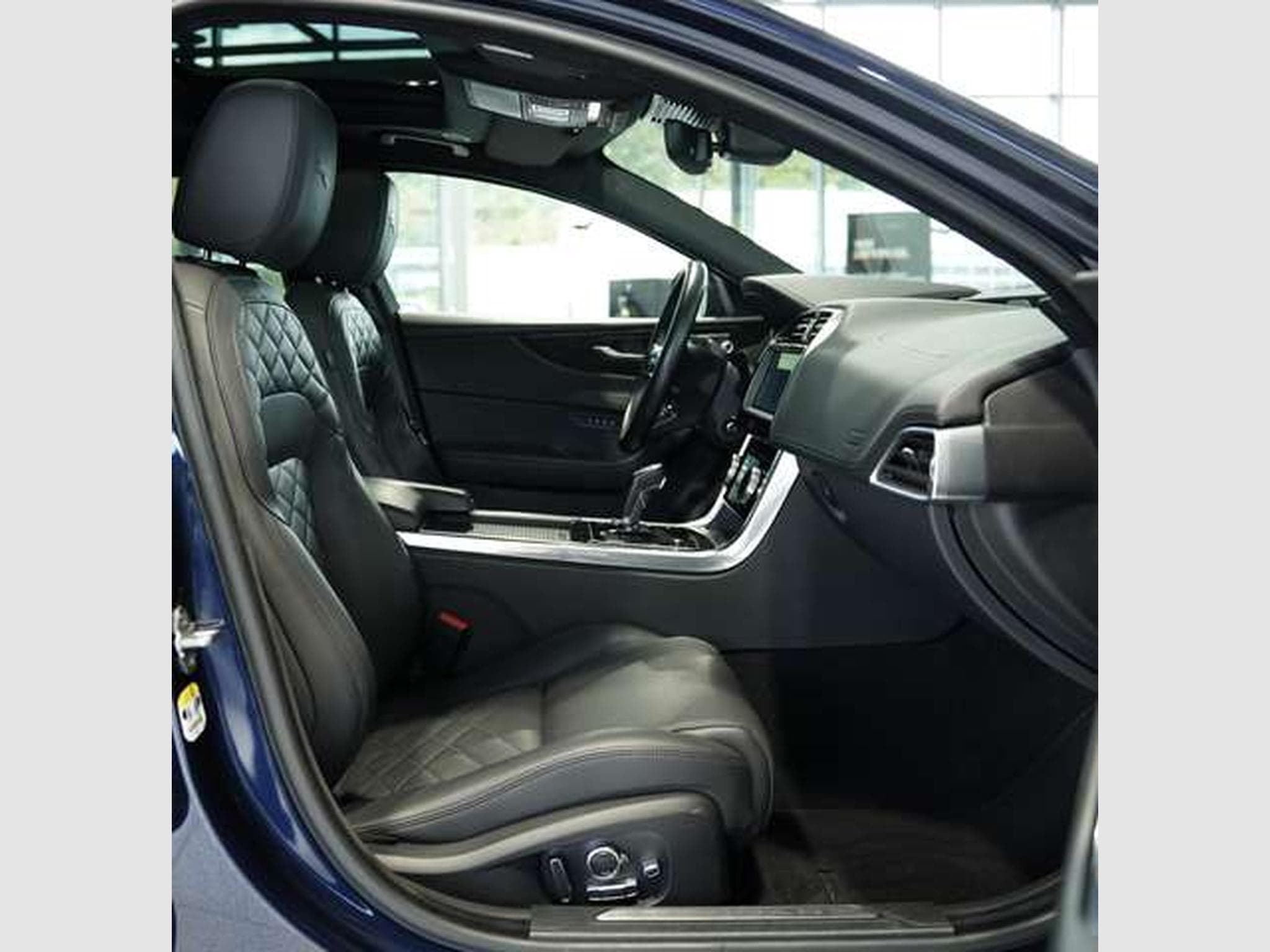 Jaguar XE HSE AWD *2.H *19 *Black-Pack *Matrix *Pano (2021) - Photo 15