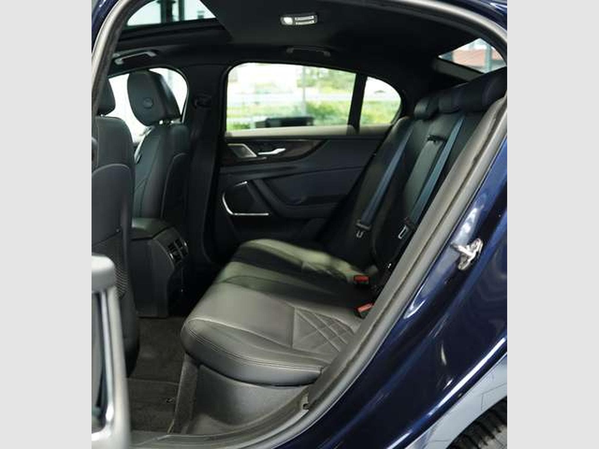 Jaguar XE HSE AWD *2.H *19 *Black-Pack *Matrix *Pano (2021) - Photo 22