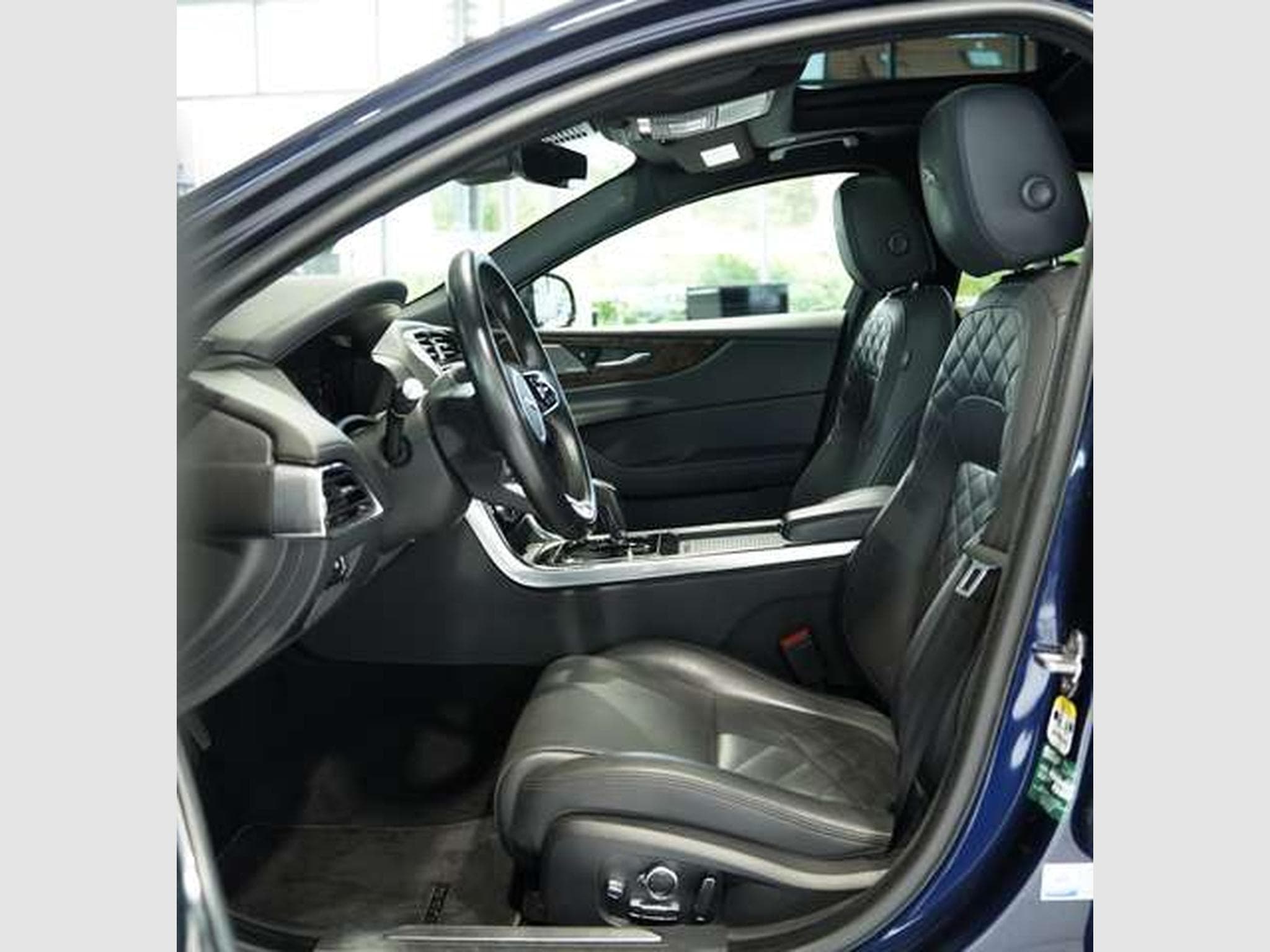 Jaguar XE HSE AWD *2.H *19 *Black-Pack *Matrix *Pano (2021) - Photo 24