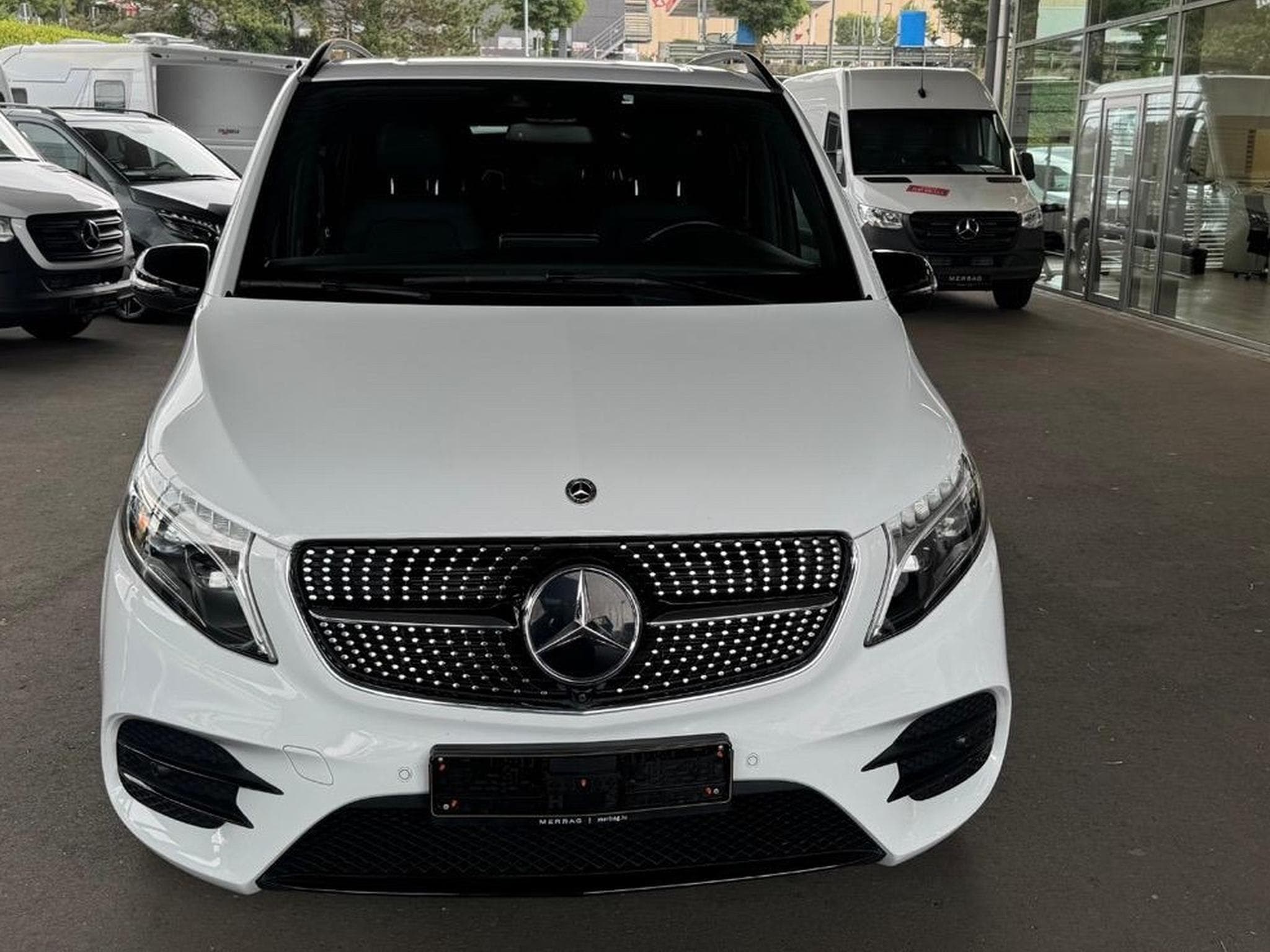 Mercedes V 300 AMG Line (2022) - Photo 3