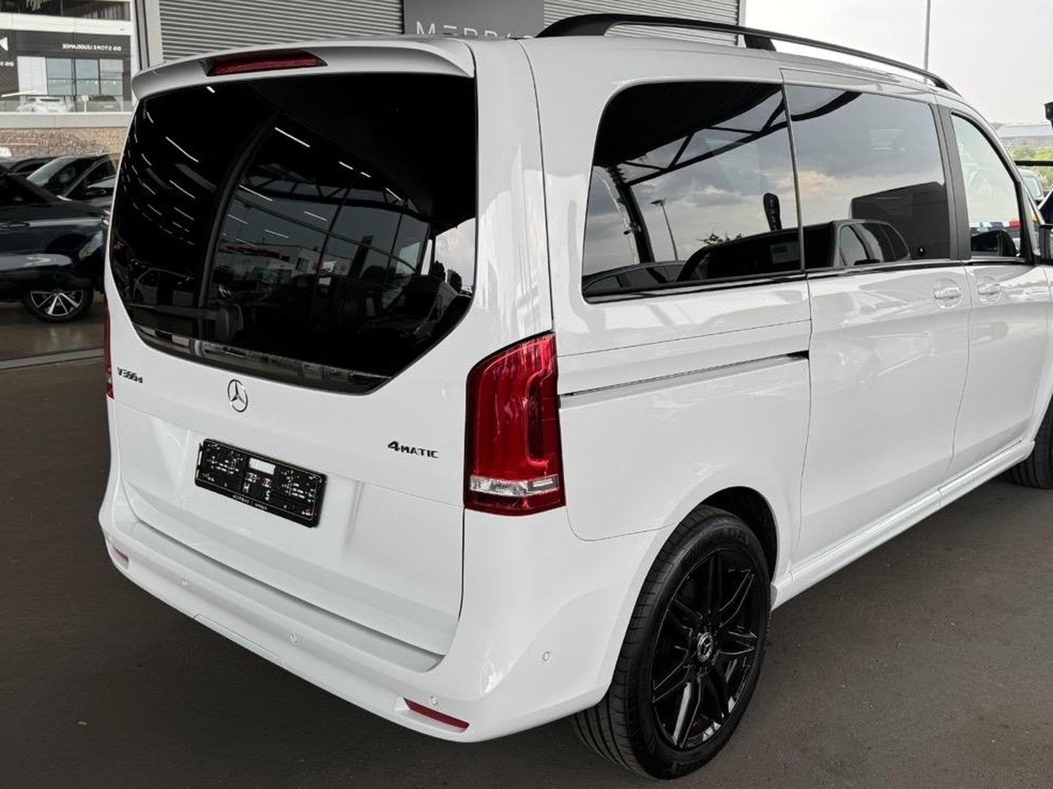 Mercedes V 300 AMG Line (2022) - Photo 4