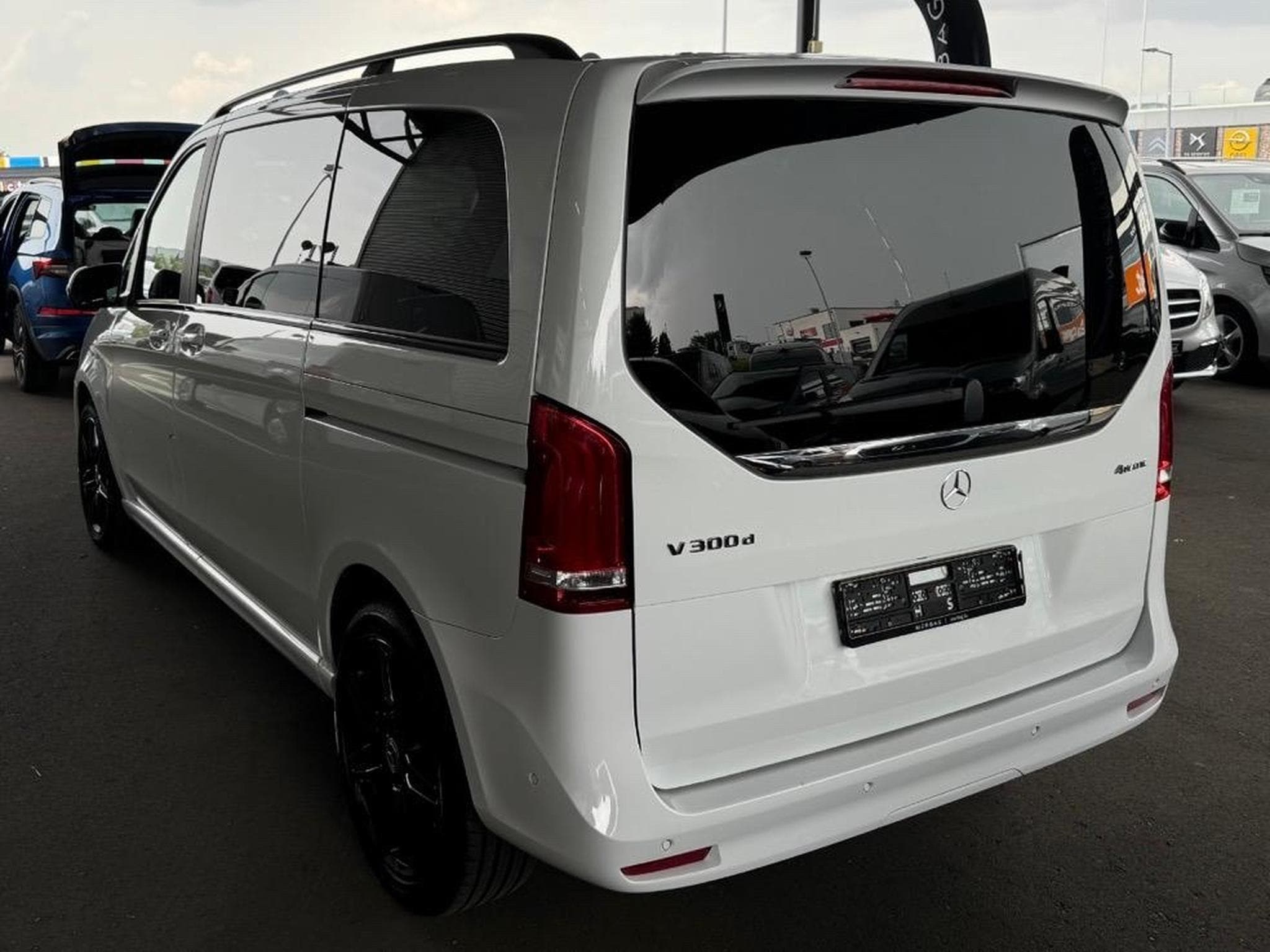 Mercedes V 300 AMG Line (2022) - Photo 5