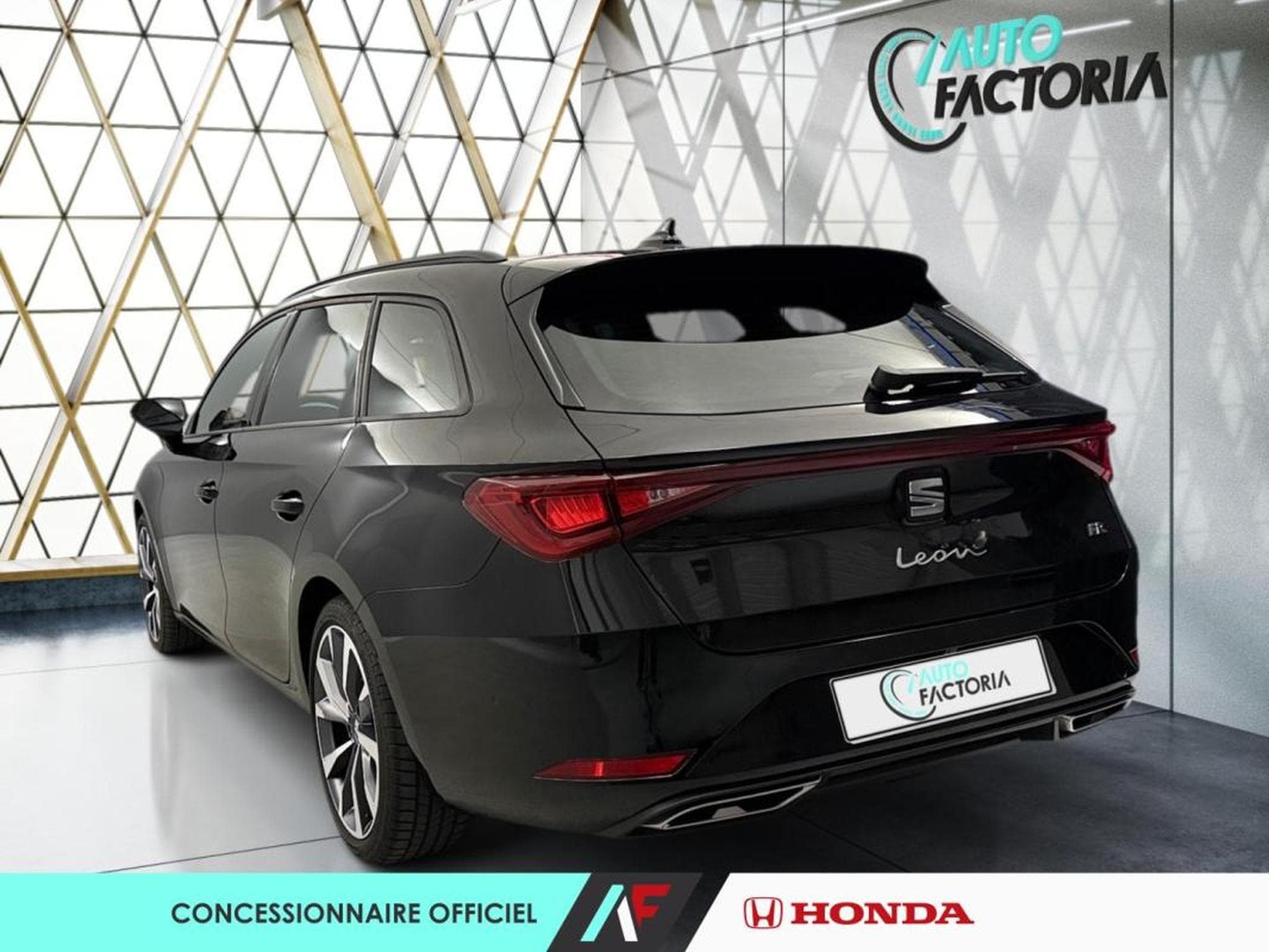 Seat Leon ST -18% 1,5 eTSI 150CV FR Spéciale Edition Tourer (2025) - Foto 3