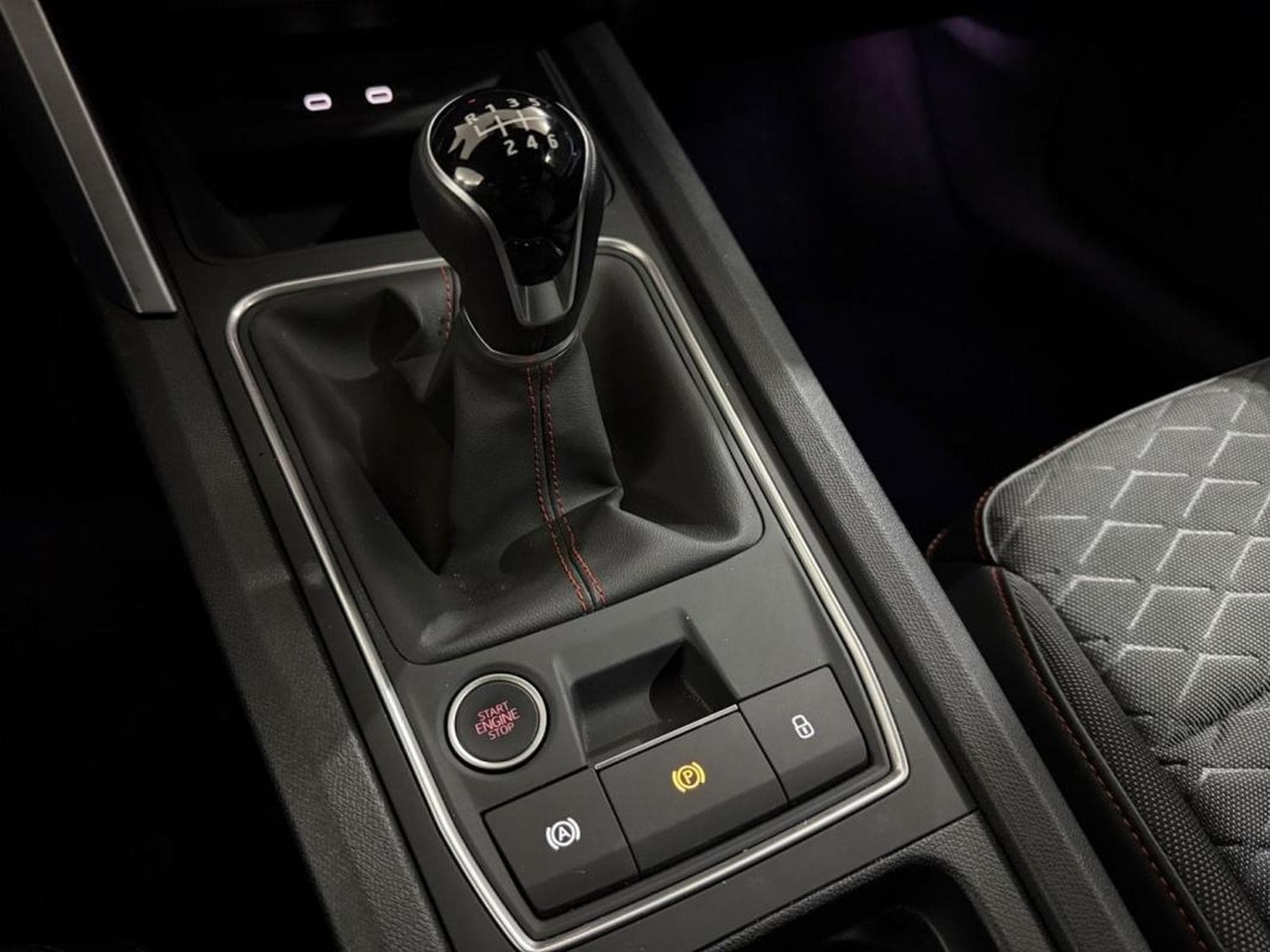 Seat Leon ST -18% 1,5 eTSI 150CV FR Spéciale Edition Tourer (2025) - Foto 14