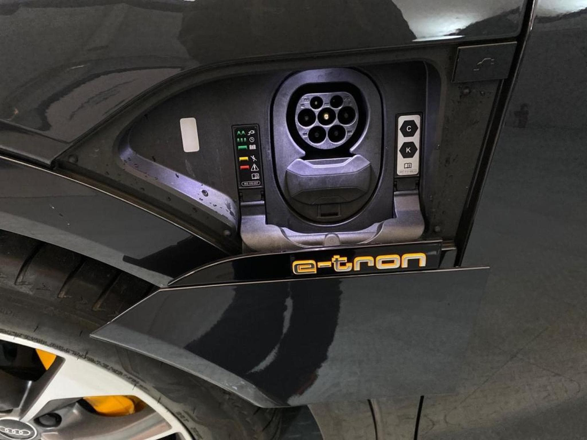 Audi e-tron -57% 55 408ch e-quattro (2021) - Photo 18