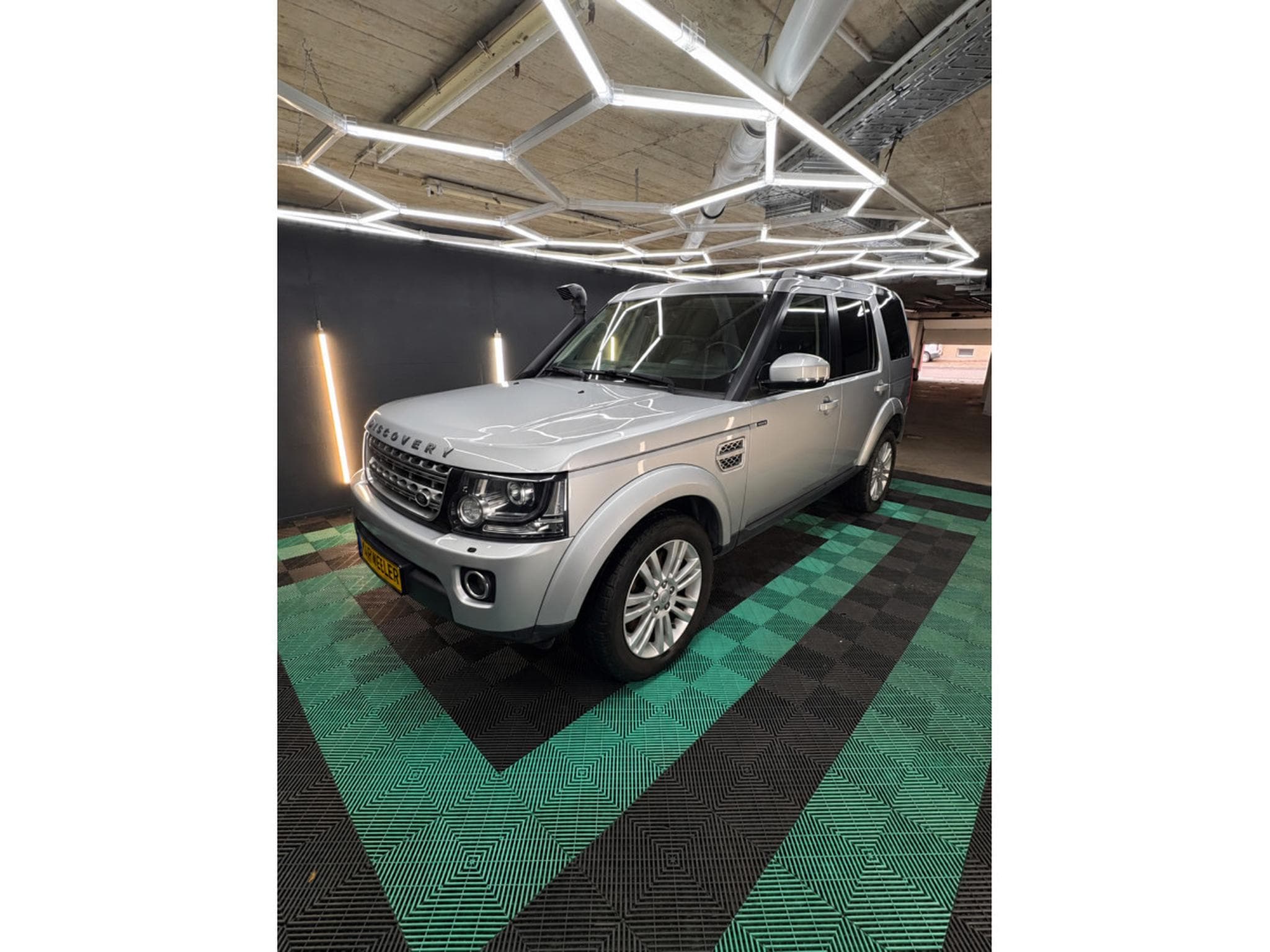 Land-Rover Discovery 3.0L 24V V6 Turbo Diesel HSE, Standheizung, AHK, LEDER, KAME (2015) - Photo 3