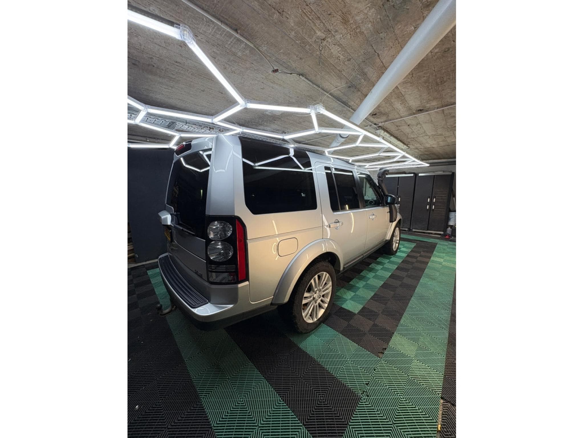 Land-Rover Discovery 3.0L 24V V6 Turbo Diesel HSE, Standheizung, AHK, LEDER, KAME (2015) - Photo 4