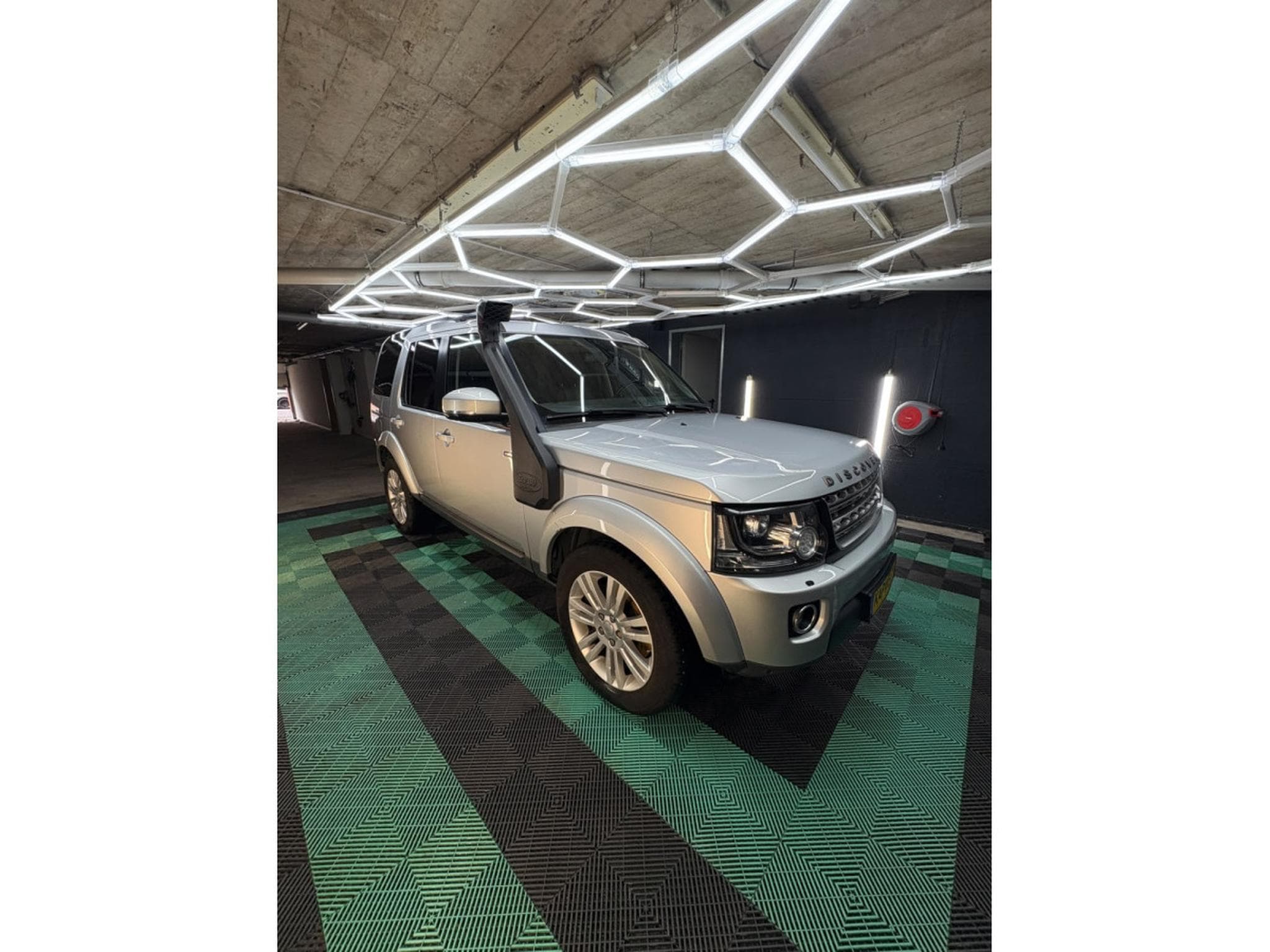Land-Rover Discovery 3.0L 24V V6 Turbo Diesel HSE, Standheizung, AHK, LEDER, KAME (2015) - Photo 2