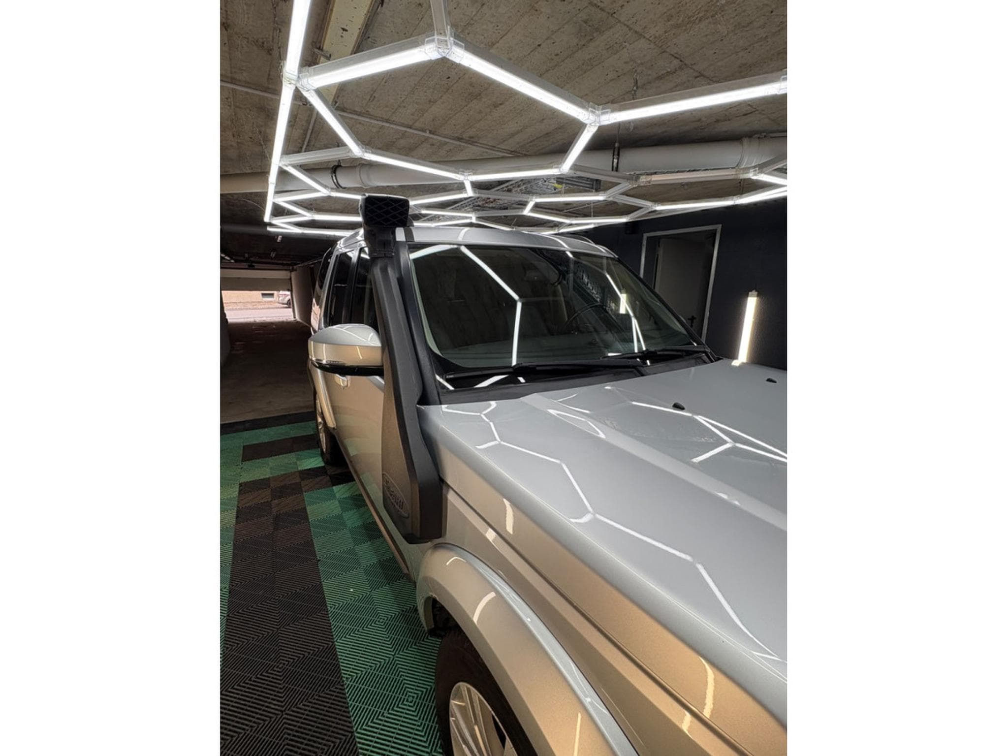 Land-Rover Discovery 3.0L 24V V6 Turbo Diesel HSE, Standheizung, AHK, LEDER, KAME (2015) - Photo 7