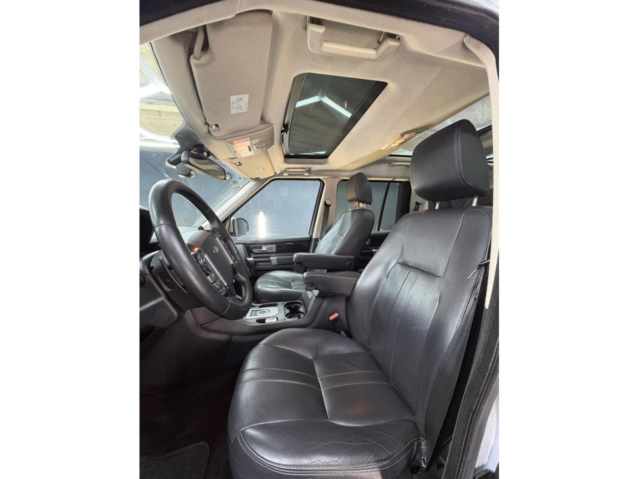 Land-Rover Discovery 3.0L 24V V6 Turbo Diesel HSE, Standheizung, AHK, LEDER, KAME (2015) - Photo 10