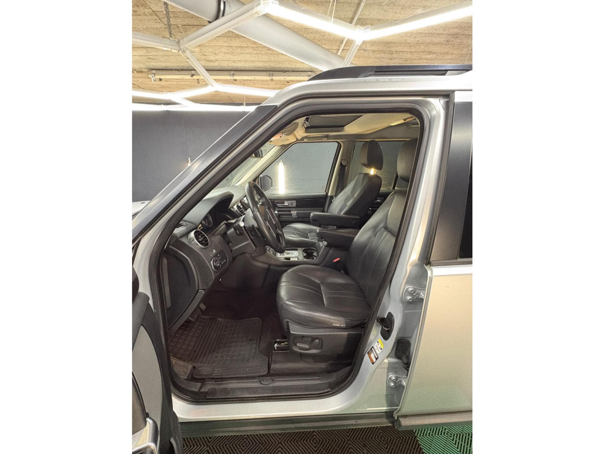 Land-Rover Discovery 3.0L 24V V6 Turbo Diesel HSE, Standheizung, AHK, LEDER, KAME (2015) - Photo 9