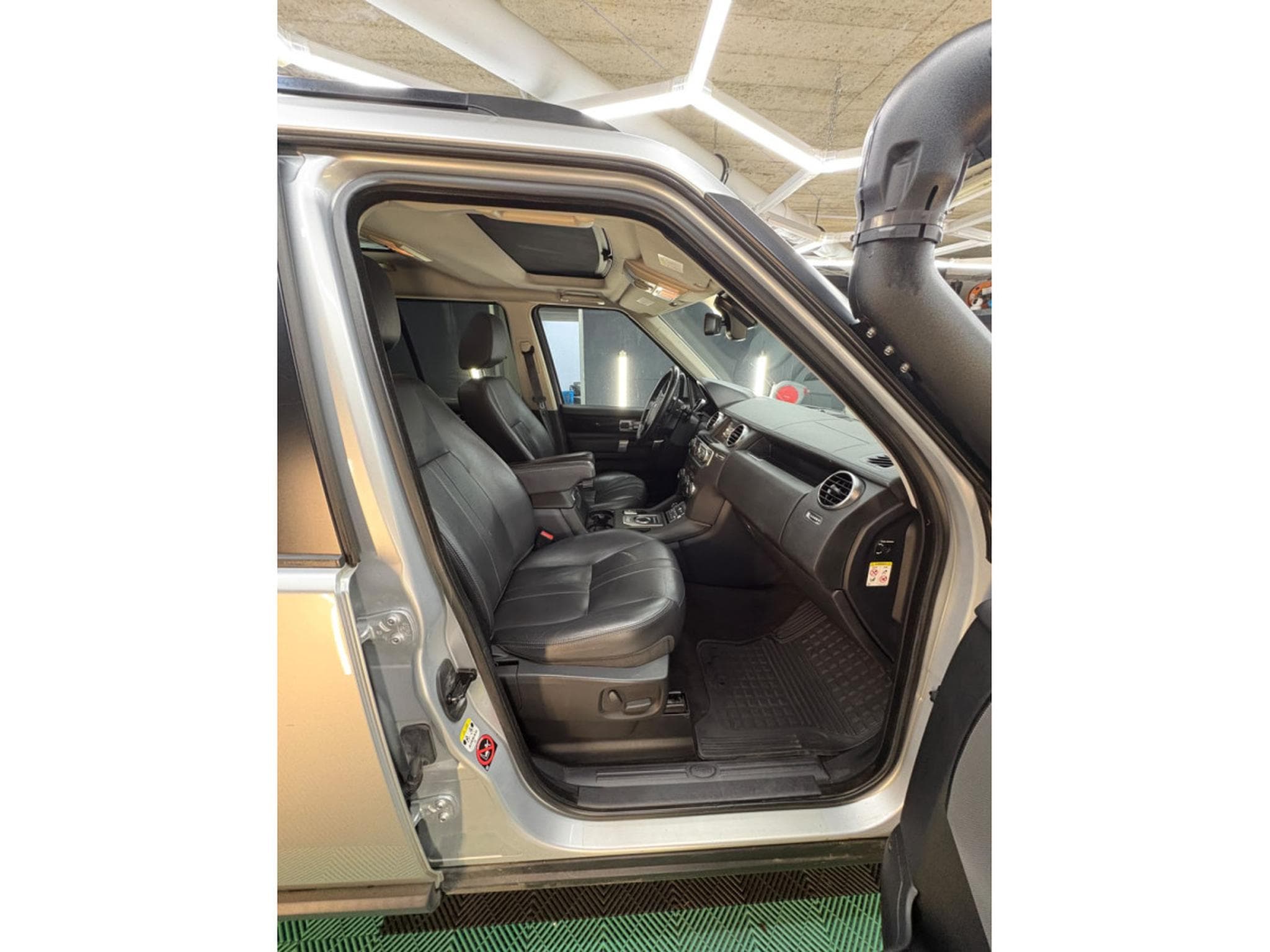 Land-Rover Discovery 3.0L 24V V6 Turbo Diesel HSE, Standheizung, AHK, LEDER, KAME (2015) - Photo 11